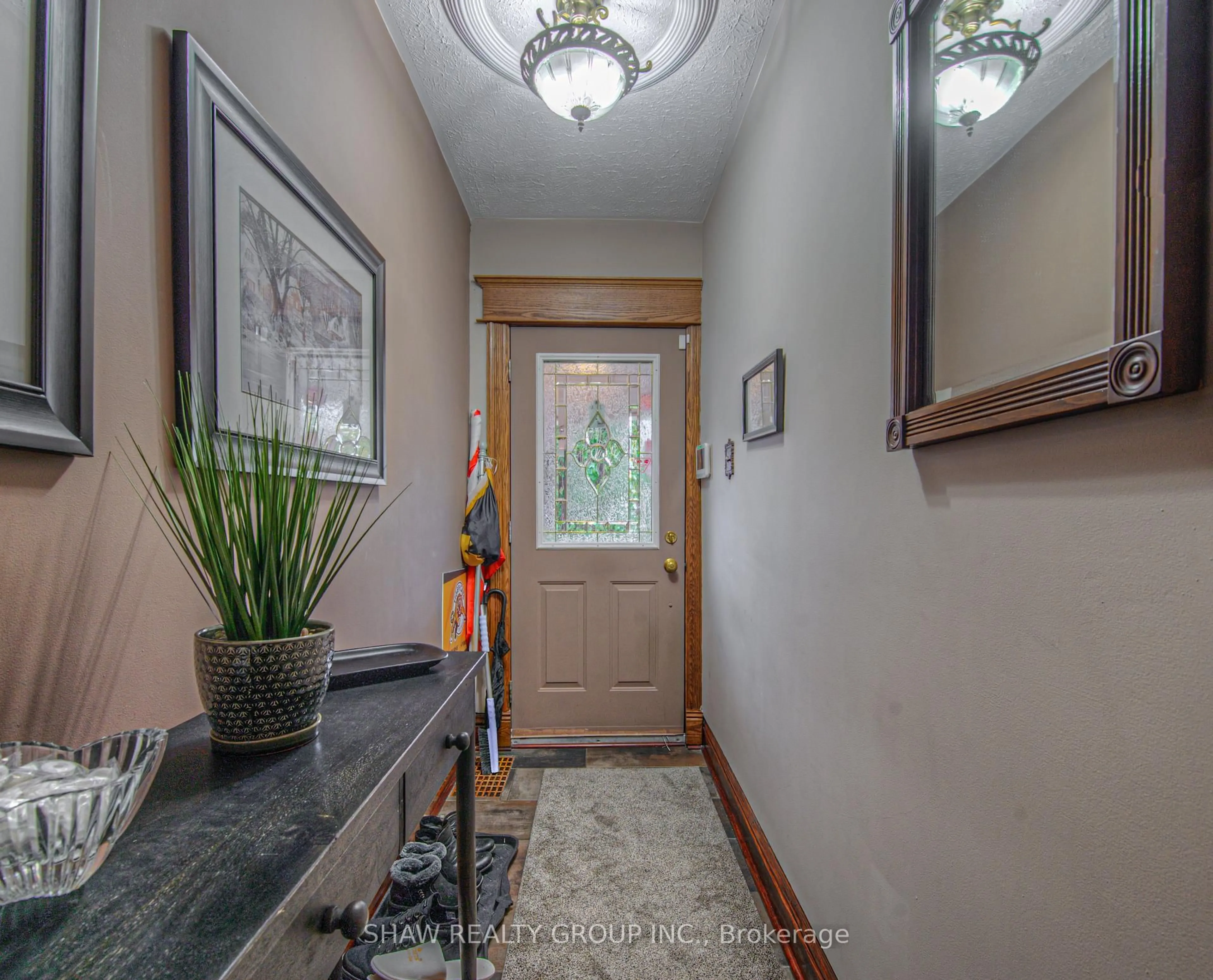 Indoor entryway for 81 Beechwood Ave, Hamilton Ontario L8L 2S7