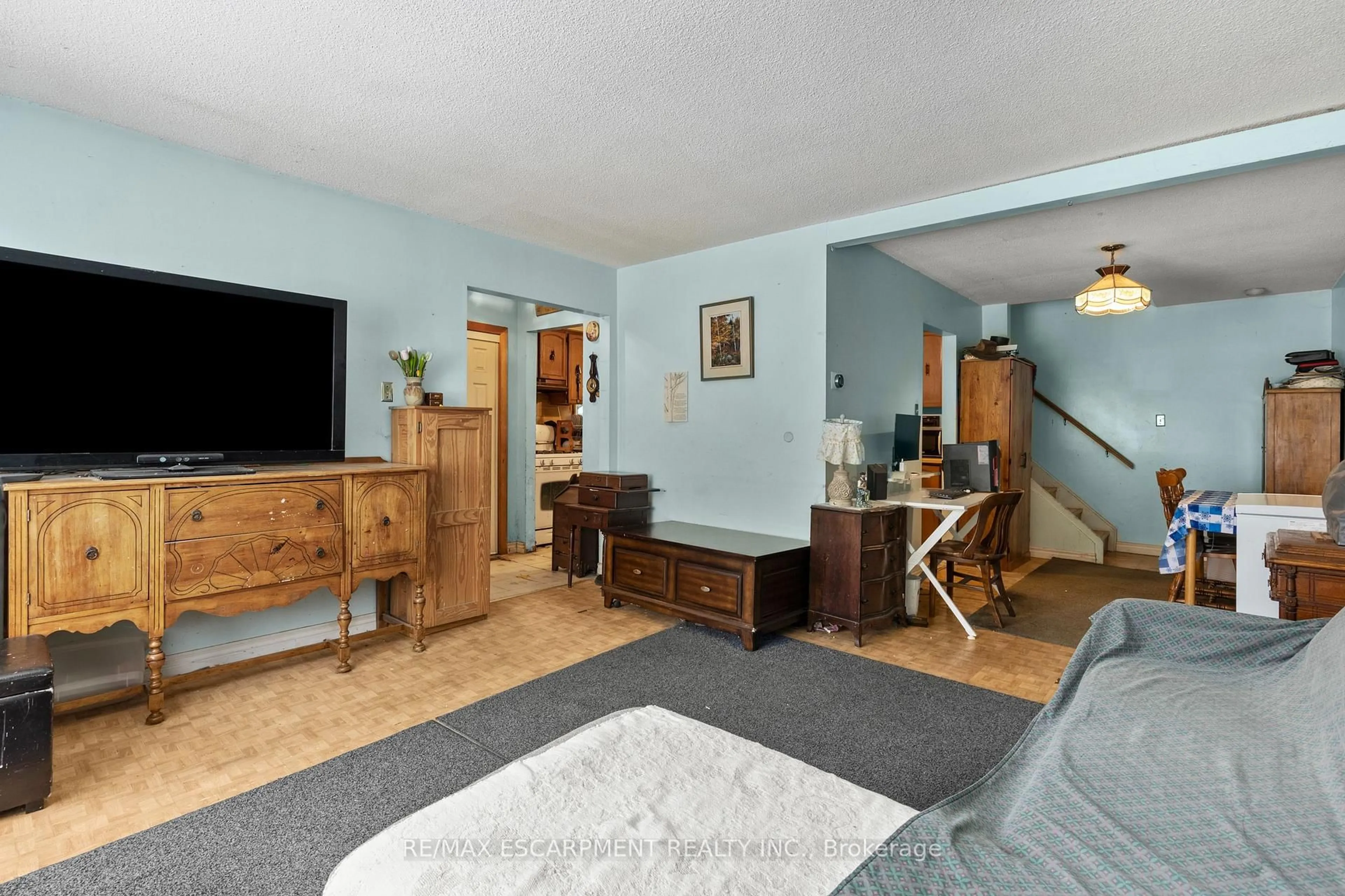 Living room with furniture, unknown for 11 Torlake St, Hamilton Ontario L8W 1L4