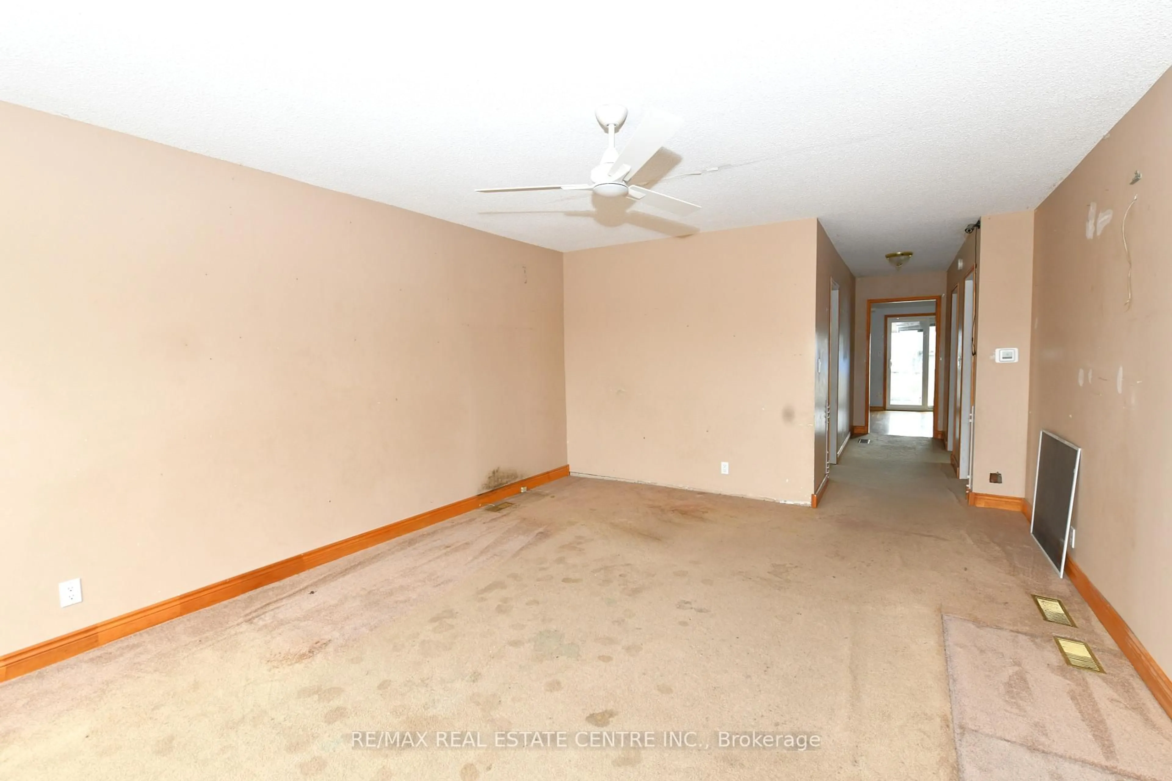 A pic of a room for 274 WELLINGTON St, St. Thomas Ontario N5R 2S8