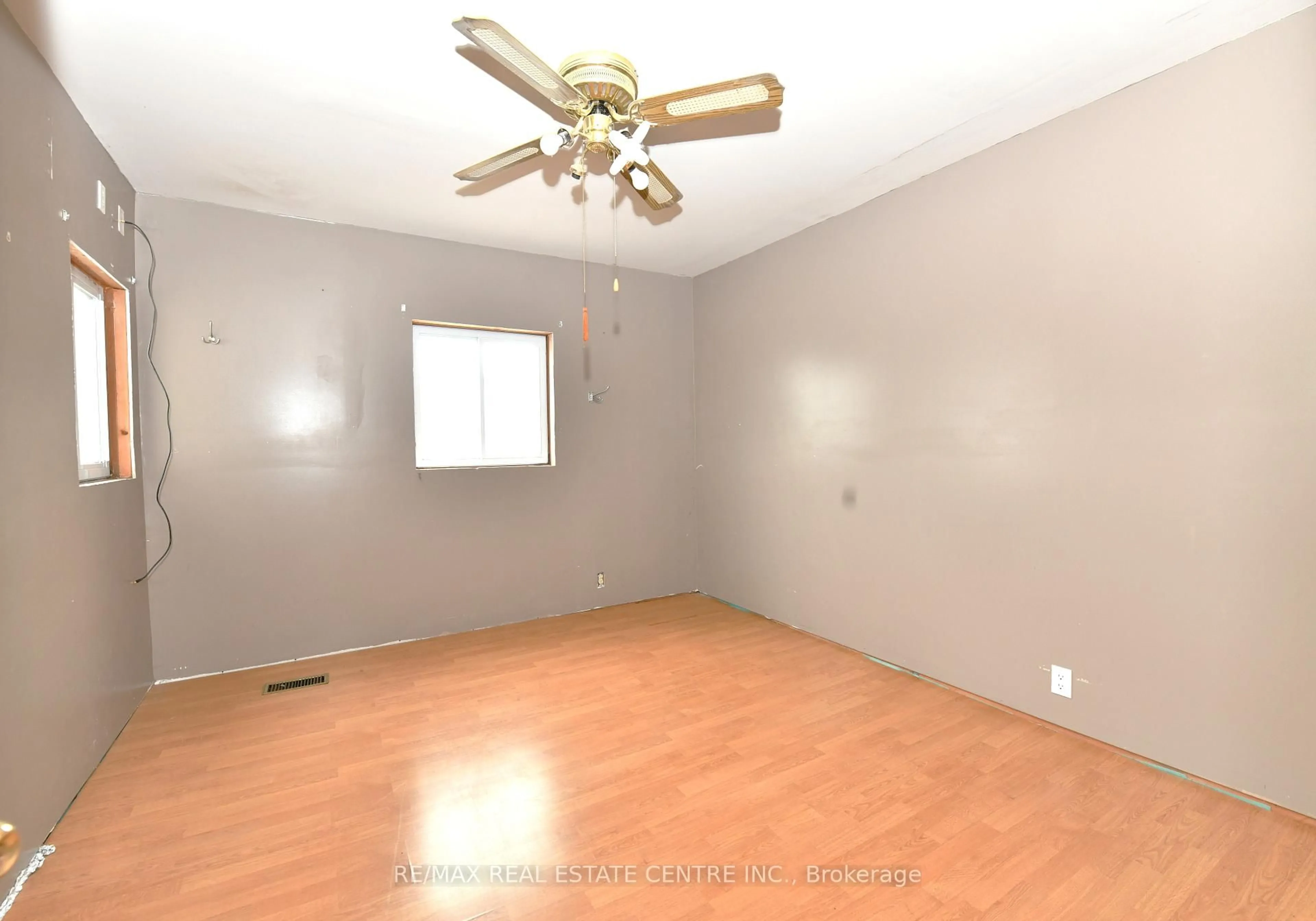 A pic of a room for 274 WELLINGTON St, St. Thomas Ontario N5R 2S8