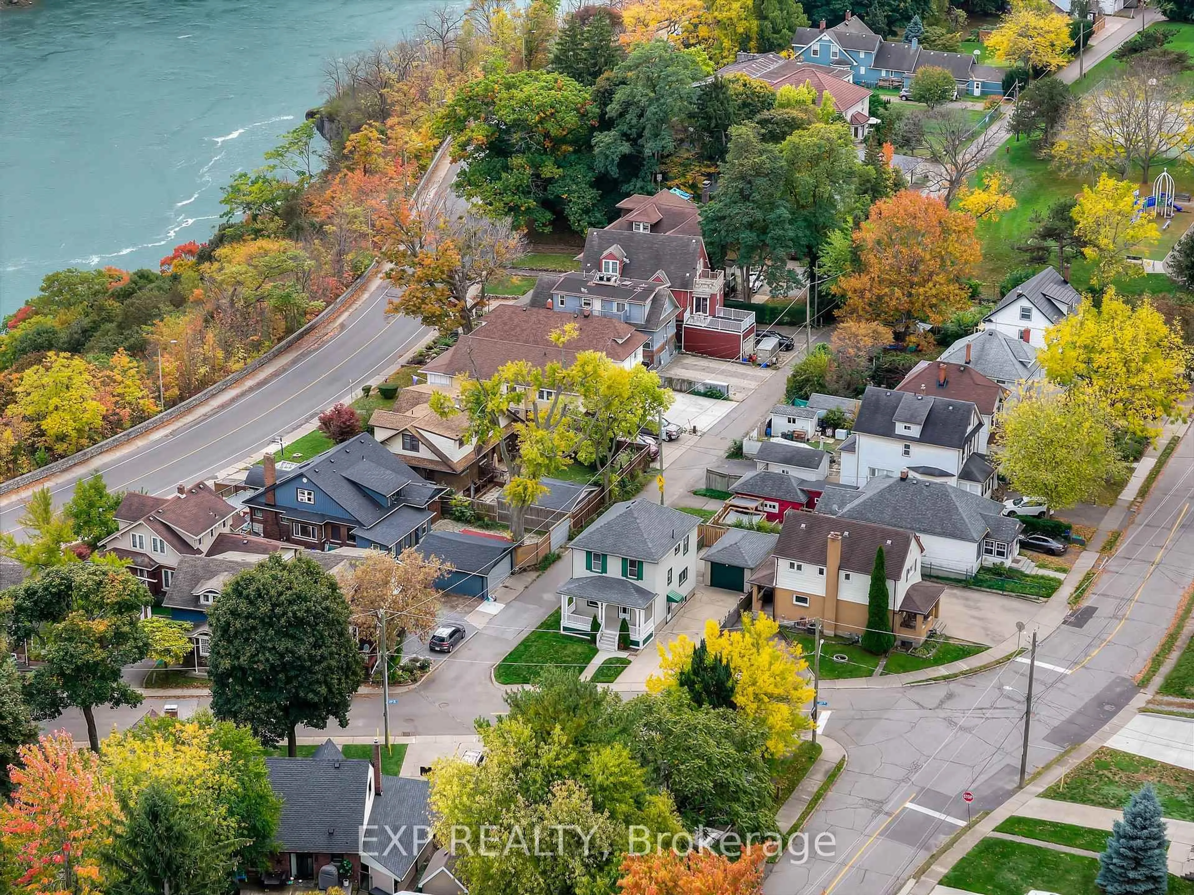 A pic from outside/outdoor area/front of a property/back of a property/a pic from drone, water/lake/river/ocean view for 4364 Otter St, Niagara Falls Ontario L2E 1G4