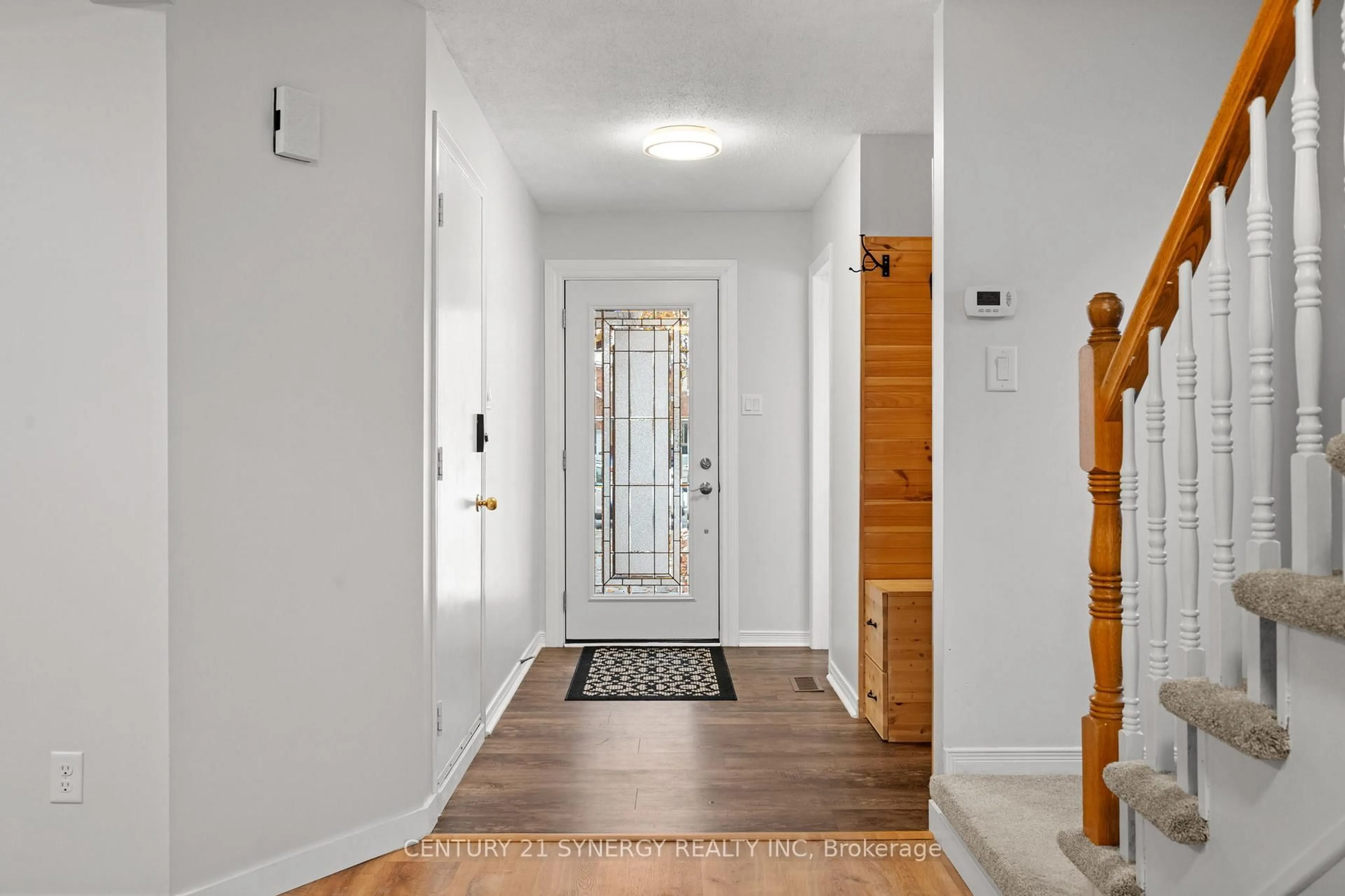 Indoor entryway for 1 Hendrie Crt, Kanata Ontario K2L 4A4