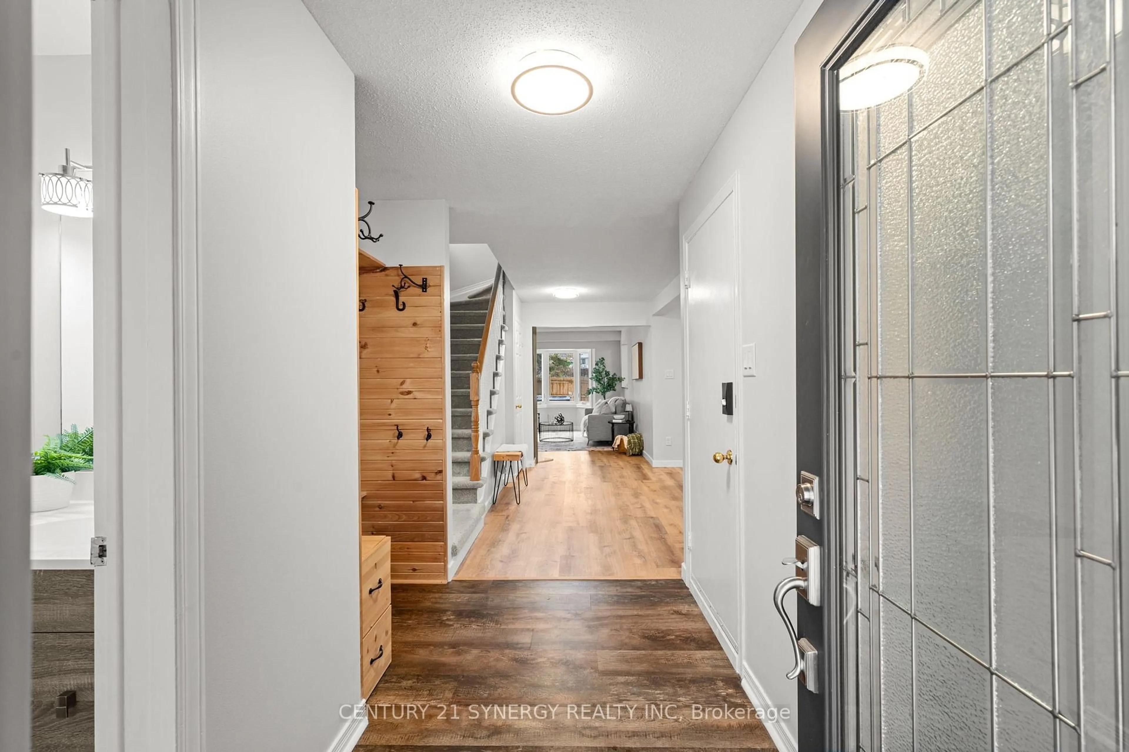 Indoor entryway for 1 Hendrie Crt, Kanata Ontario K2L 4A4