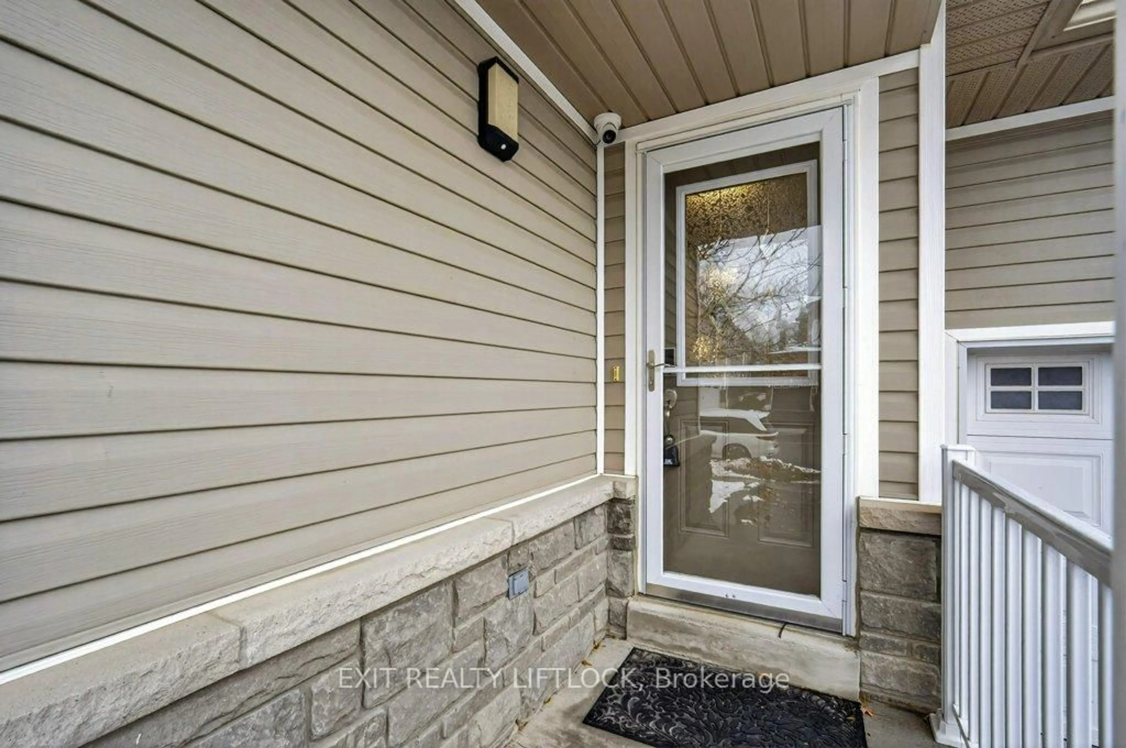 Indoor entryway for 659 Tully Cres, Peterborough Ontario K9K 0A9