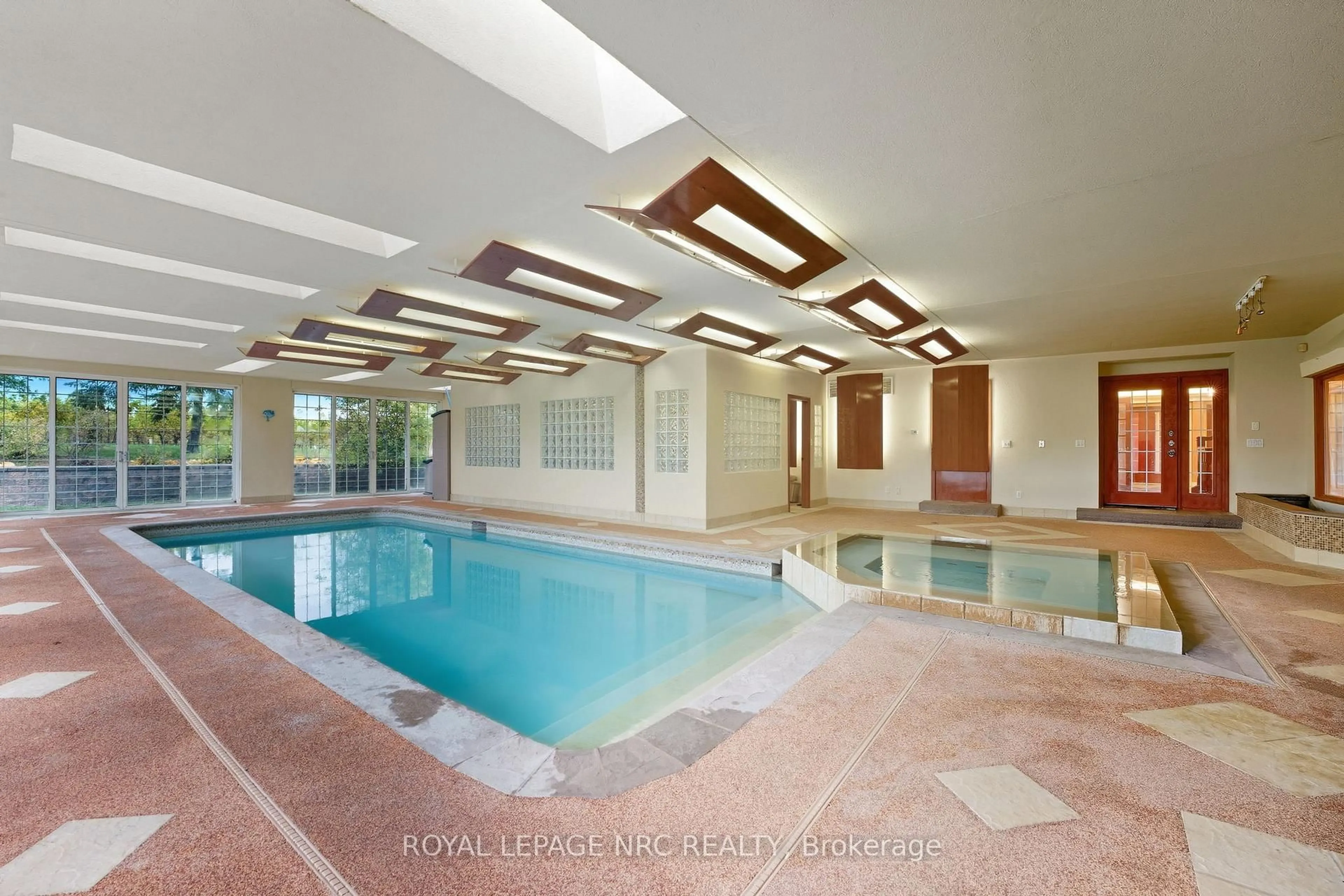 Pool for 4850 Hillside Dr, Lincoln Ontario L0R 1B0