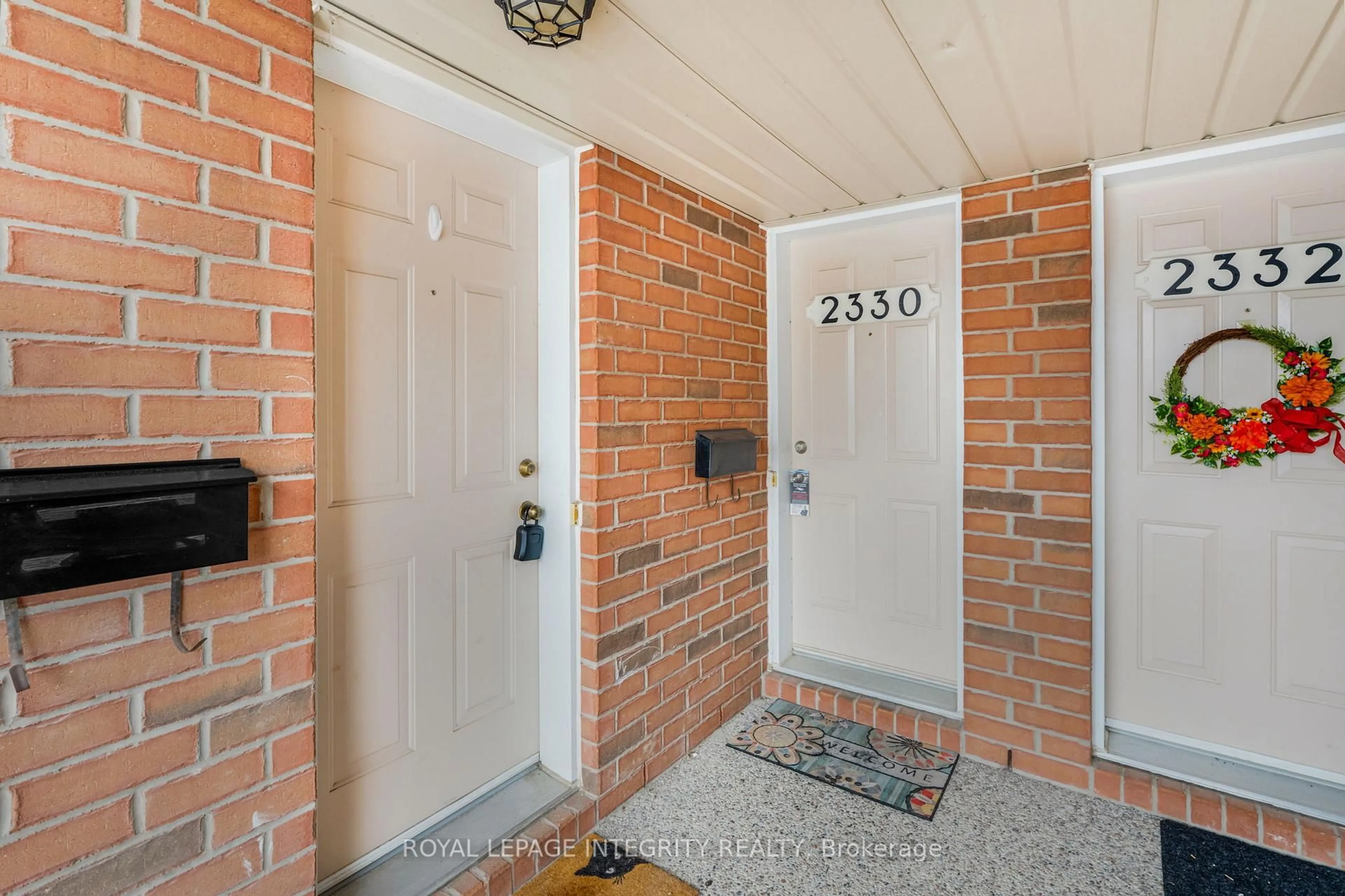 Indoor entryway for 2328 Bois Vert Pl, Ottawa Ontario K4A 4T8