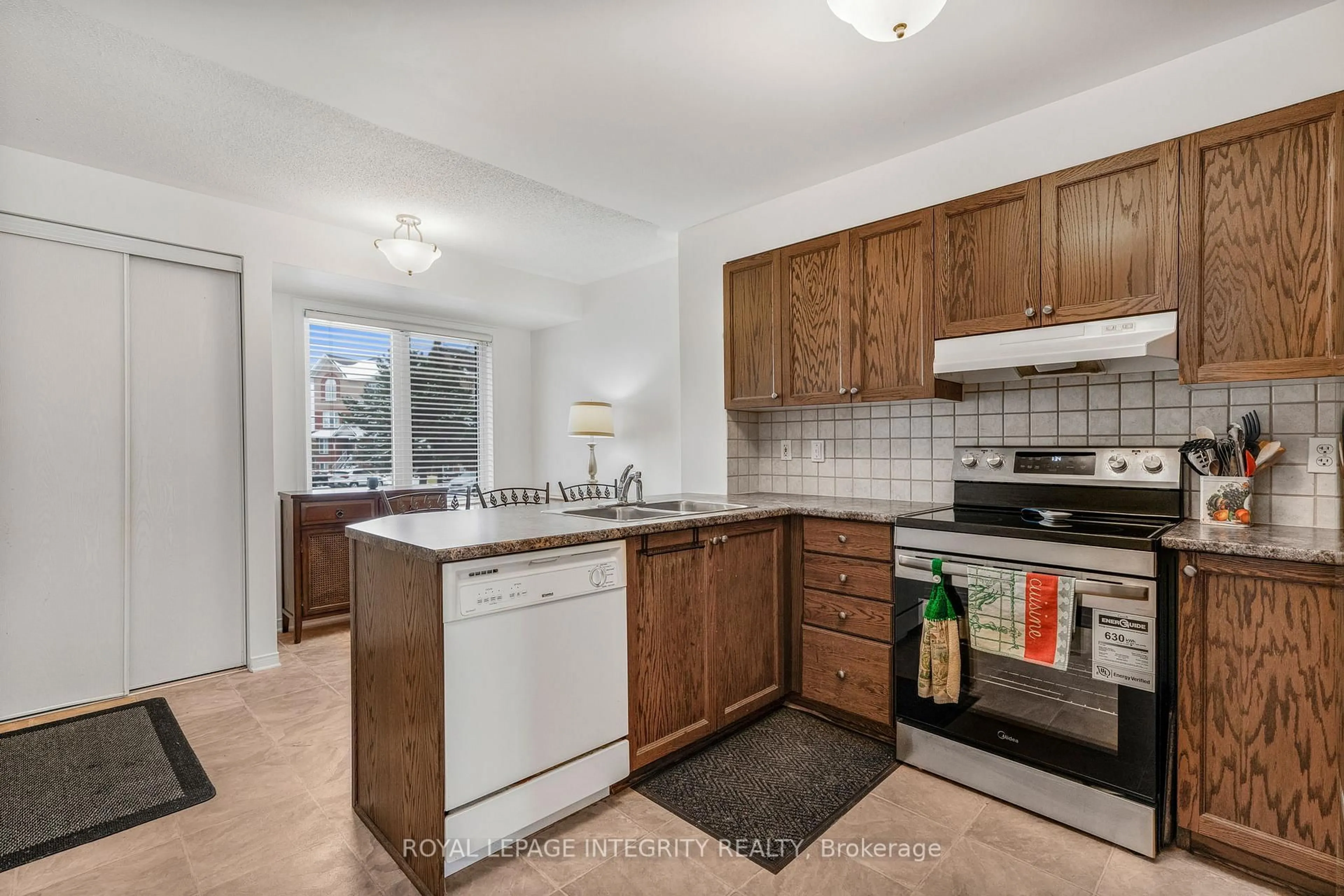 Standard kitchen, unknown for 2328 Bois Vert Pl, Ottawa Ontario K4A 4T8