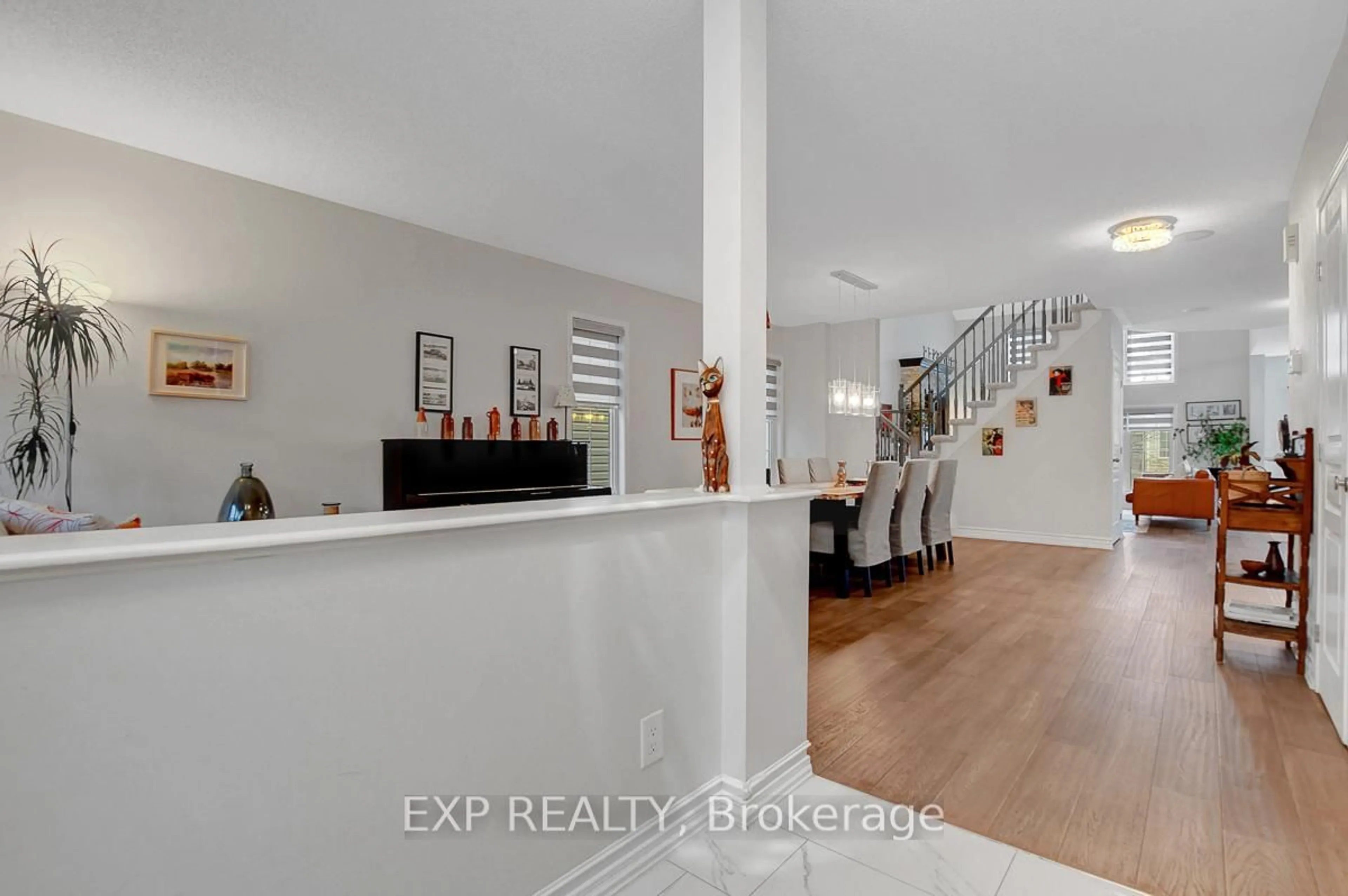 Indoor entryway for 228 Hidden Meadow Ave, Ottawa Ontario K1T 0C2