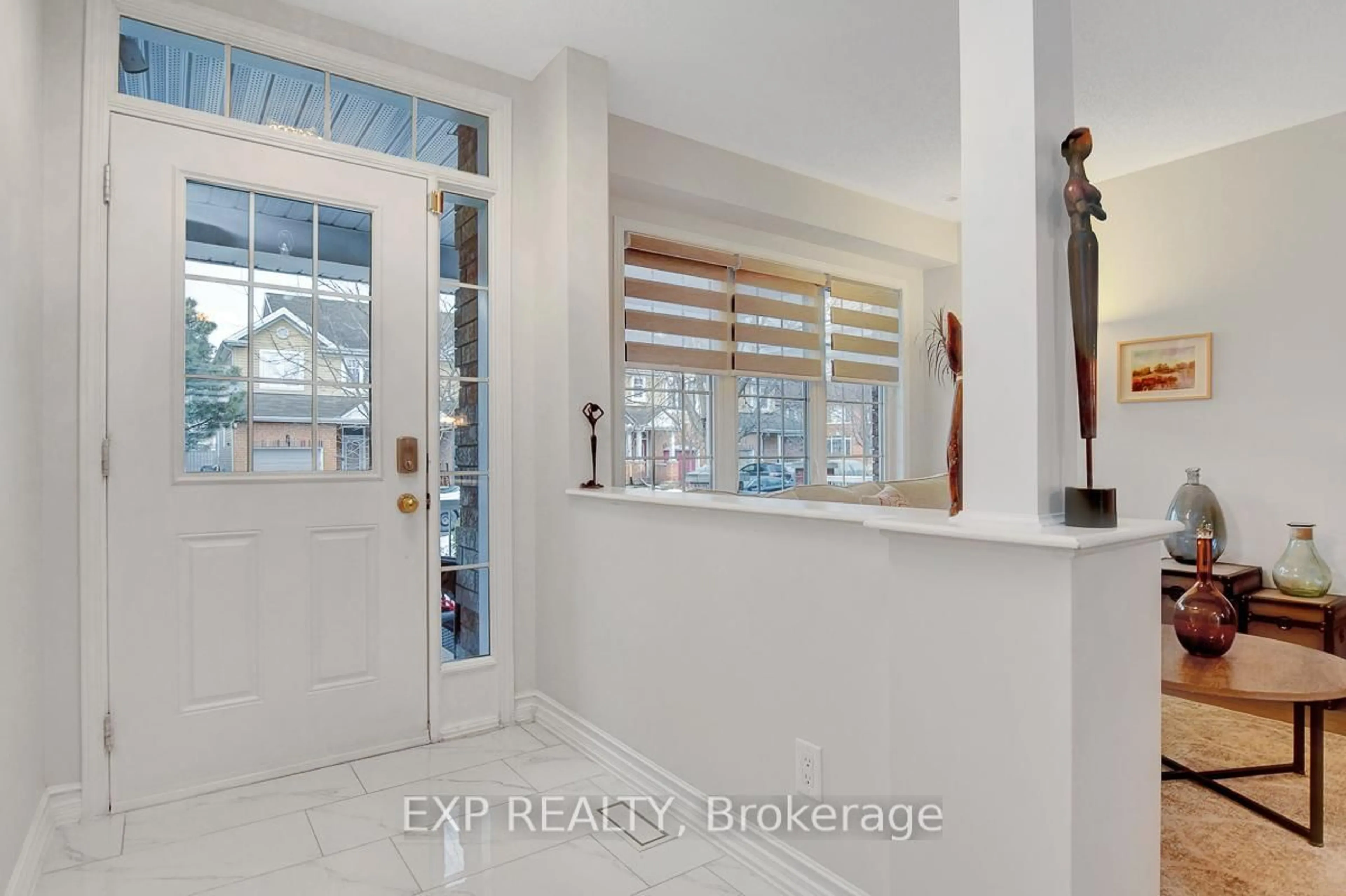 Indoor entryway for 228 Hidden Meadow Ave, Ottawa Ontario K1T 0C2