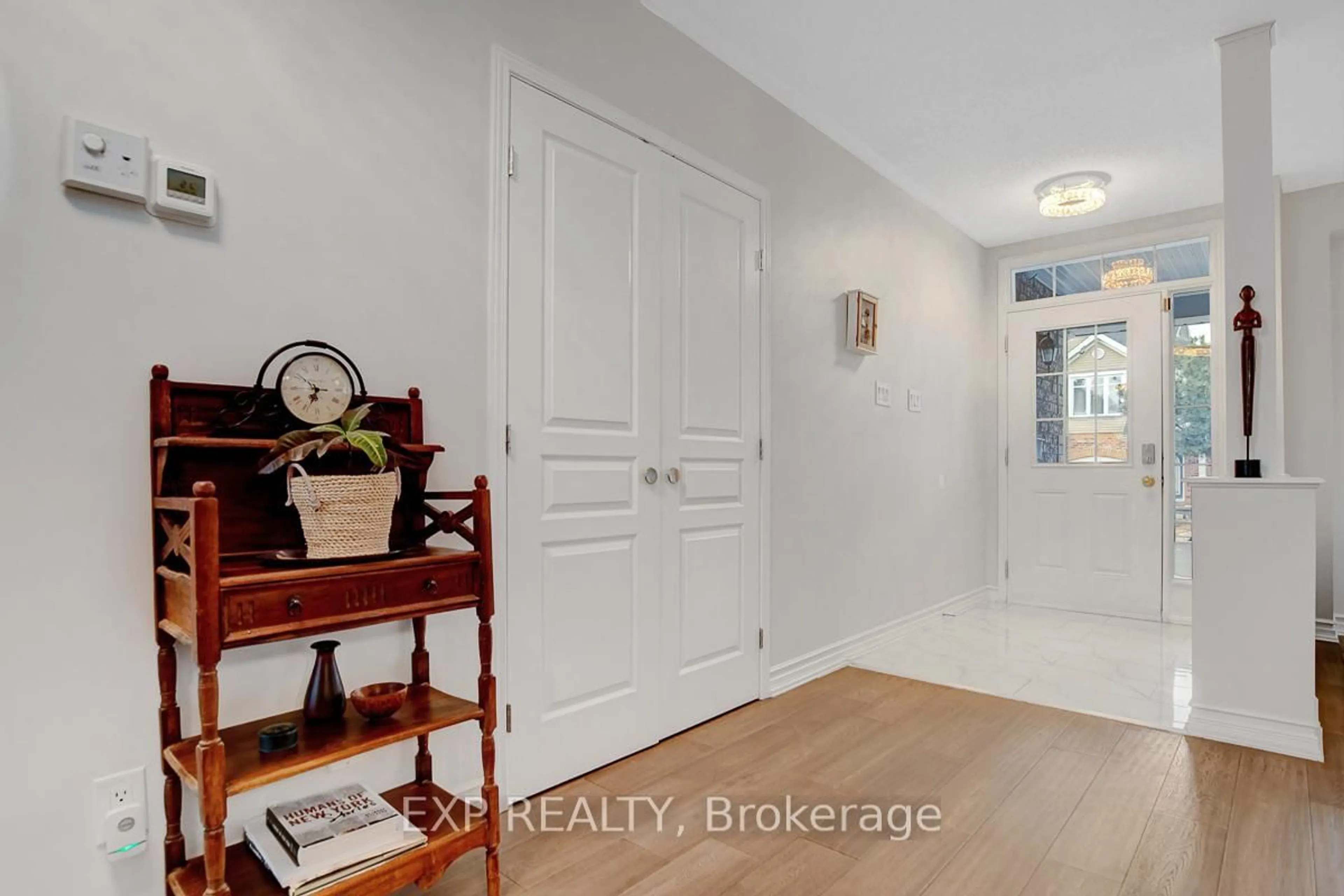 Indoor entryway for 228 Hidden Meadow Ave, Ottawa Ontario K1T 0C2