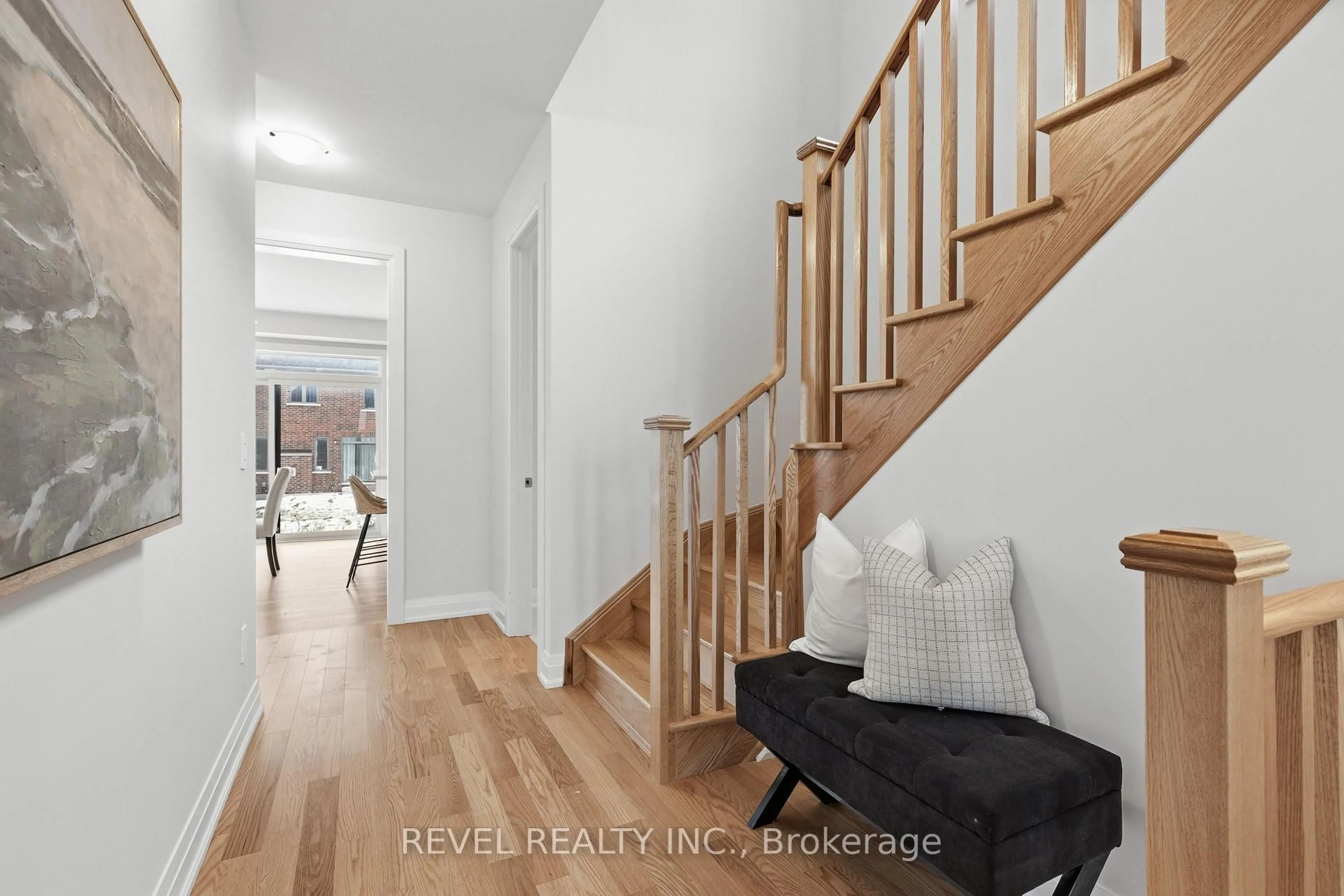 Indoor entryway for 47 Corley St, Kawartha Lakes Ontario K9V 6C2