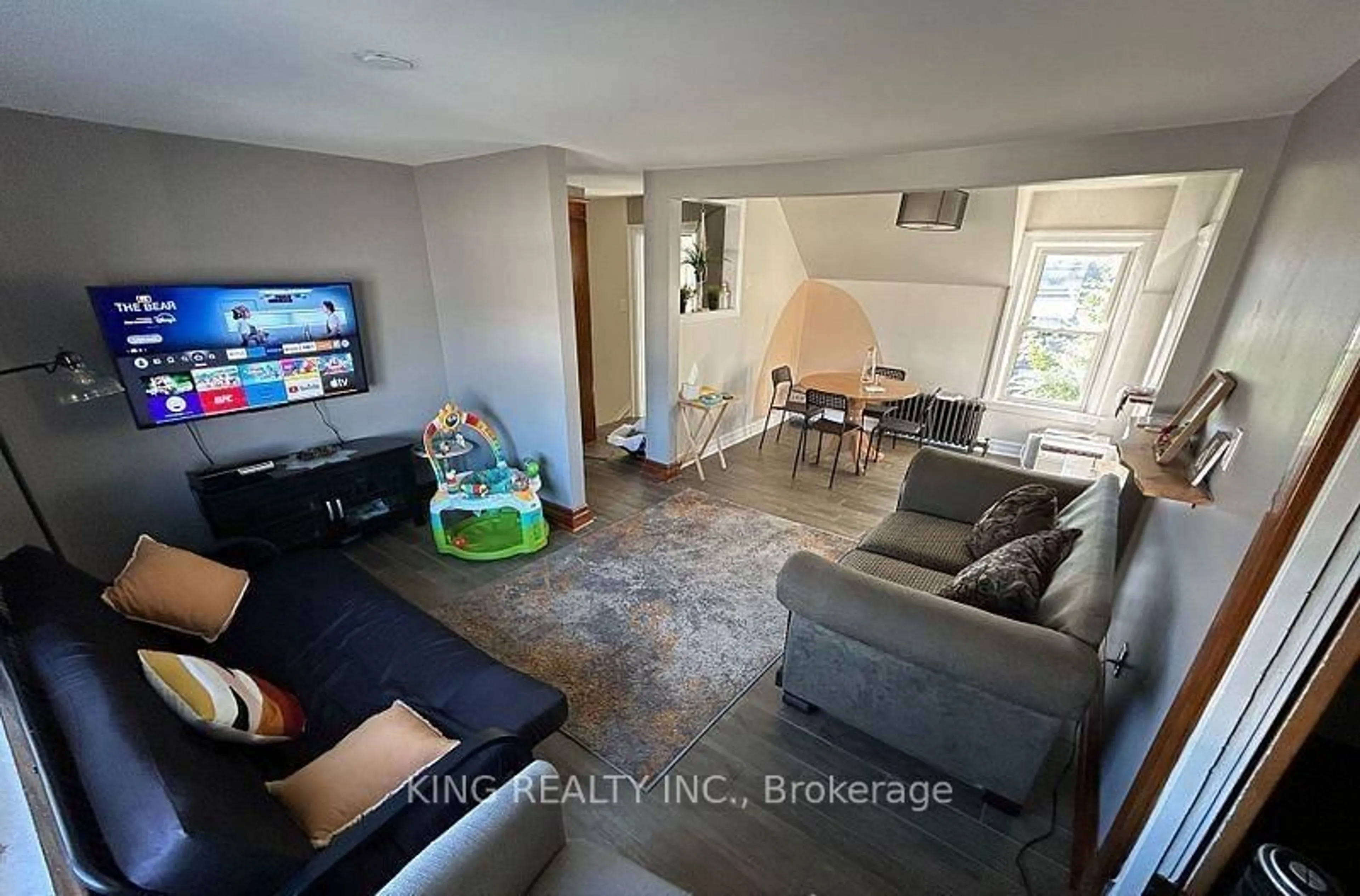 A pic of a room for 4729 Queen St, Niagara Falls Ontario L2E 2M1