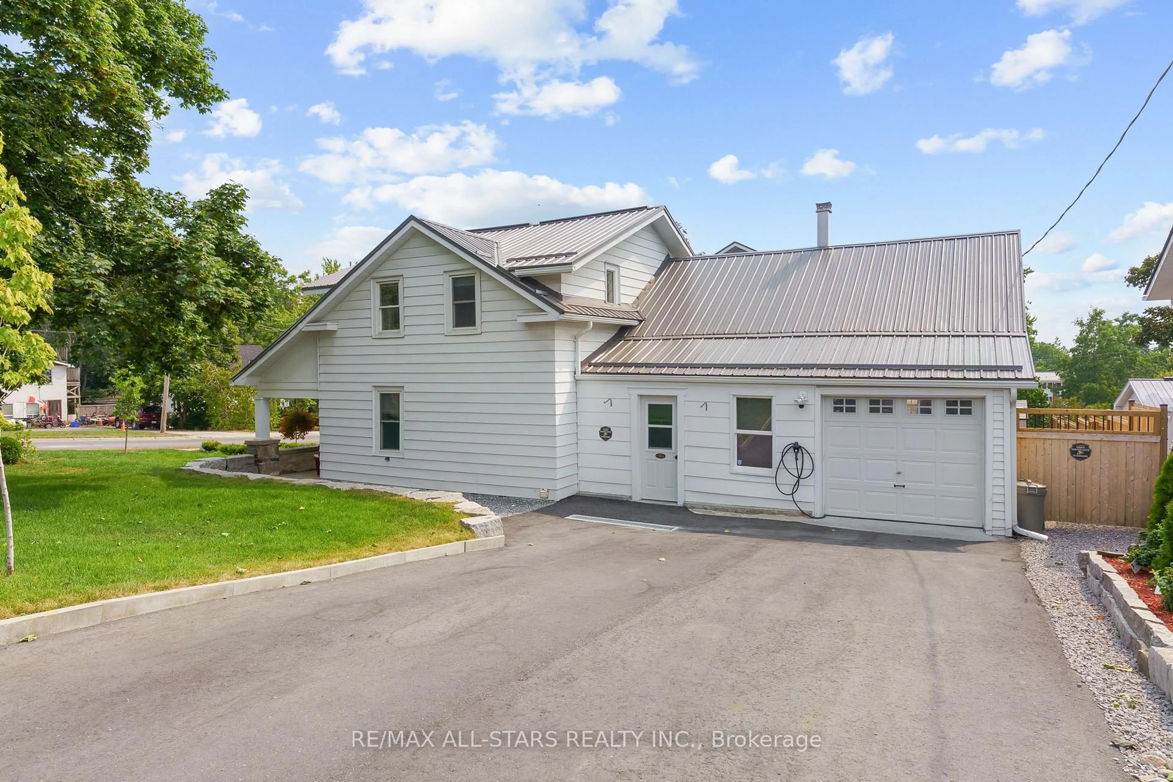A pic from outside/outdoor area/front of a property/back of a property/a pic from drone, street for 155 Colborne St, Kawartha Lakes Ontario K0M 1N0