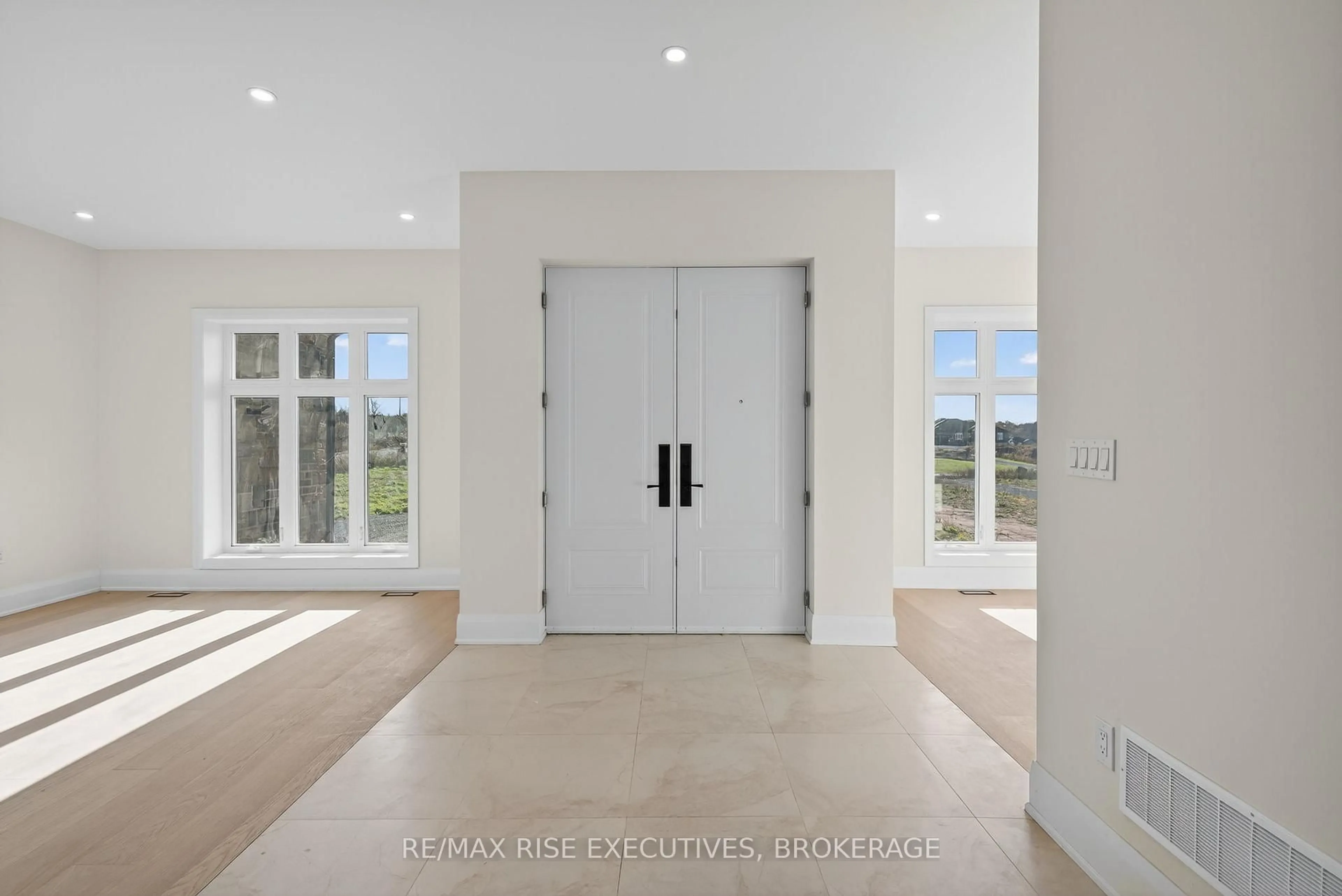 Indoor entryway for 138 Hineman St, Kingston Ontario K7L 0G2