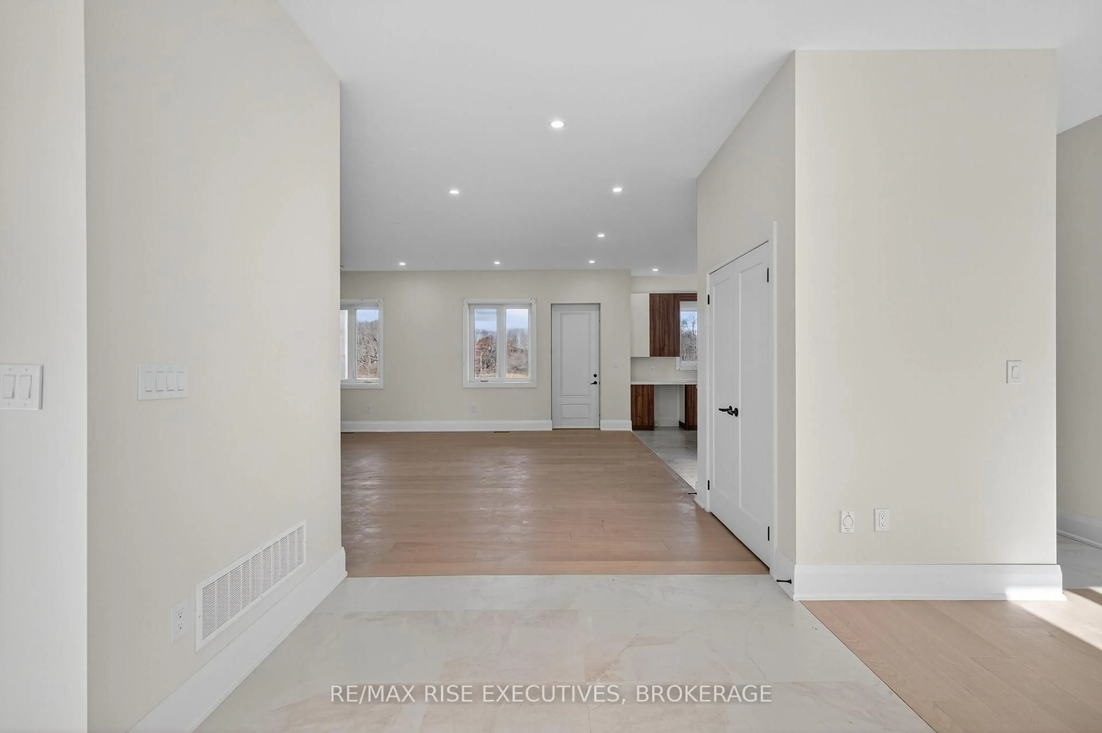 Indoor entryway for 138 Hineman St, Kingston Ontario K7L 0G2