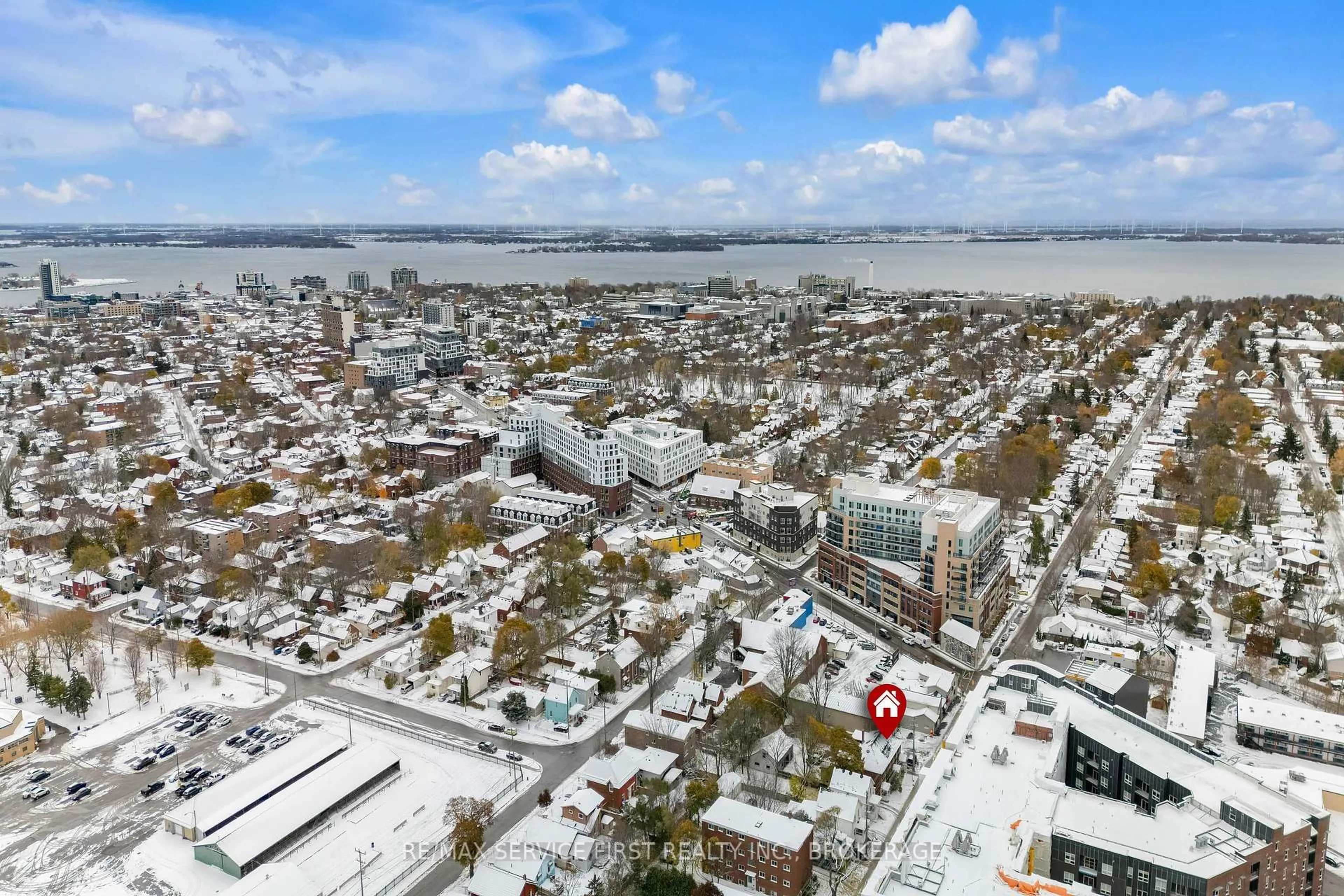 A pic from outside/outdoor area/front of a property/back of a property/a pic from drone, city buildings view from balcony for 581 Victoria St, Kingston Ontario K7K 4S1