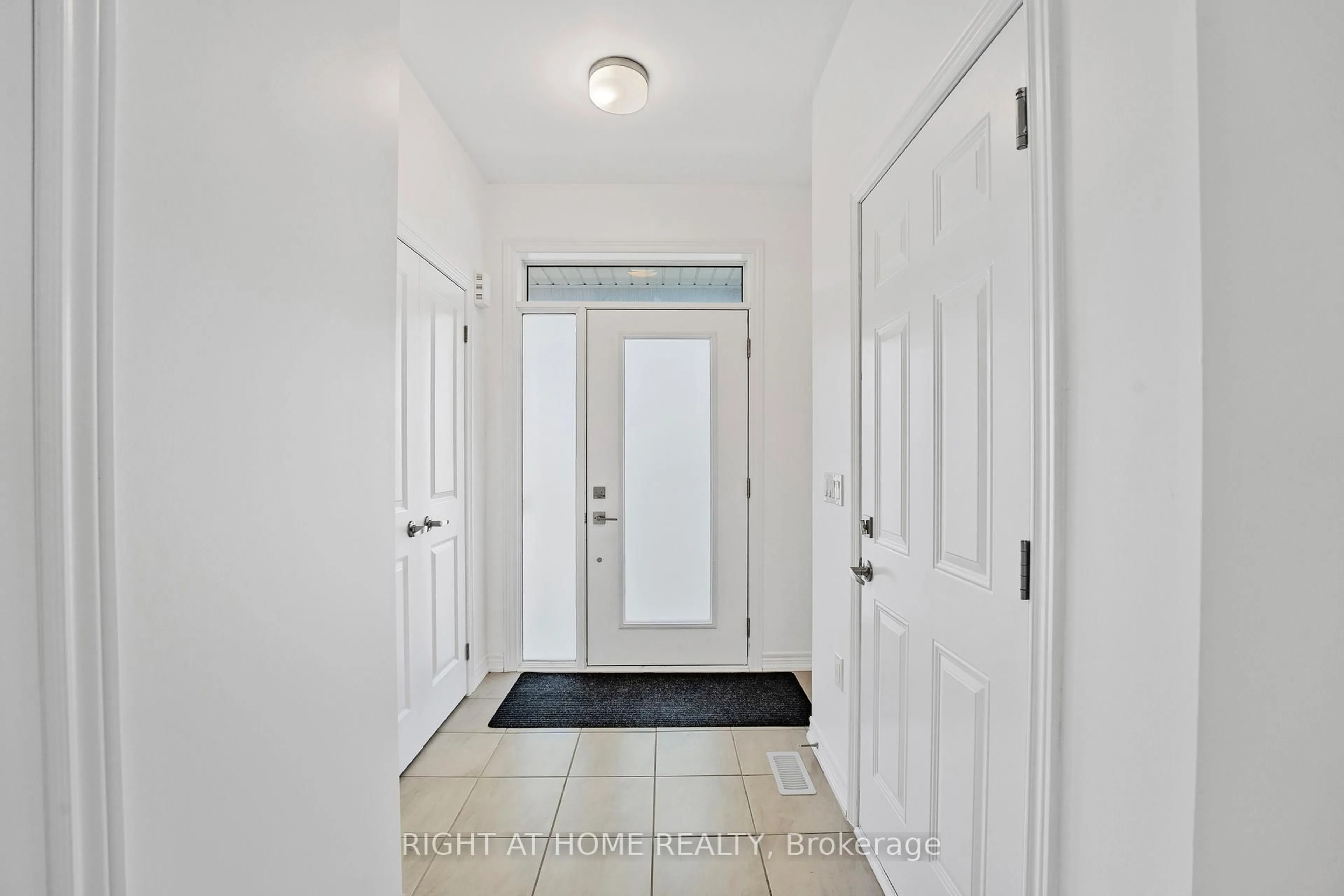 Indoor entryway for 39 Edminston Dr, Centre Wellington Ontario N1M 0J1