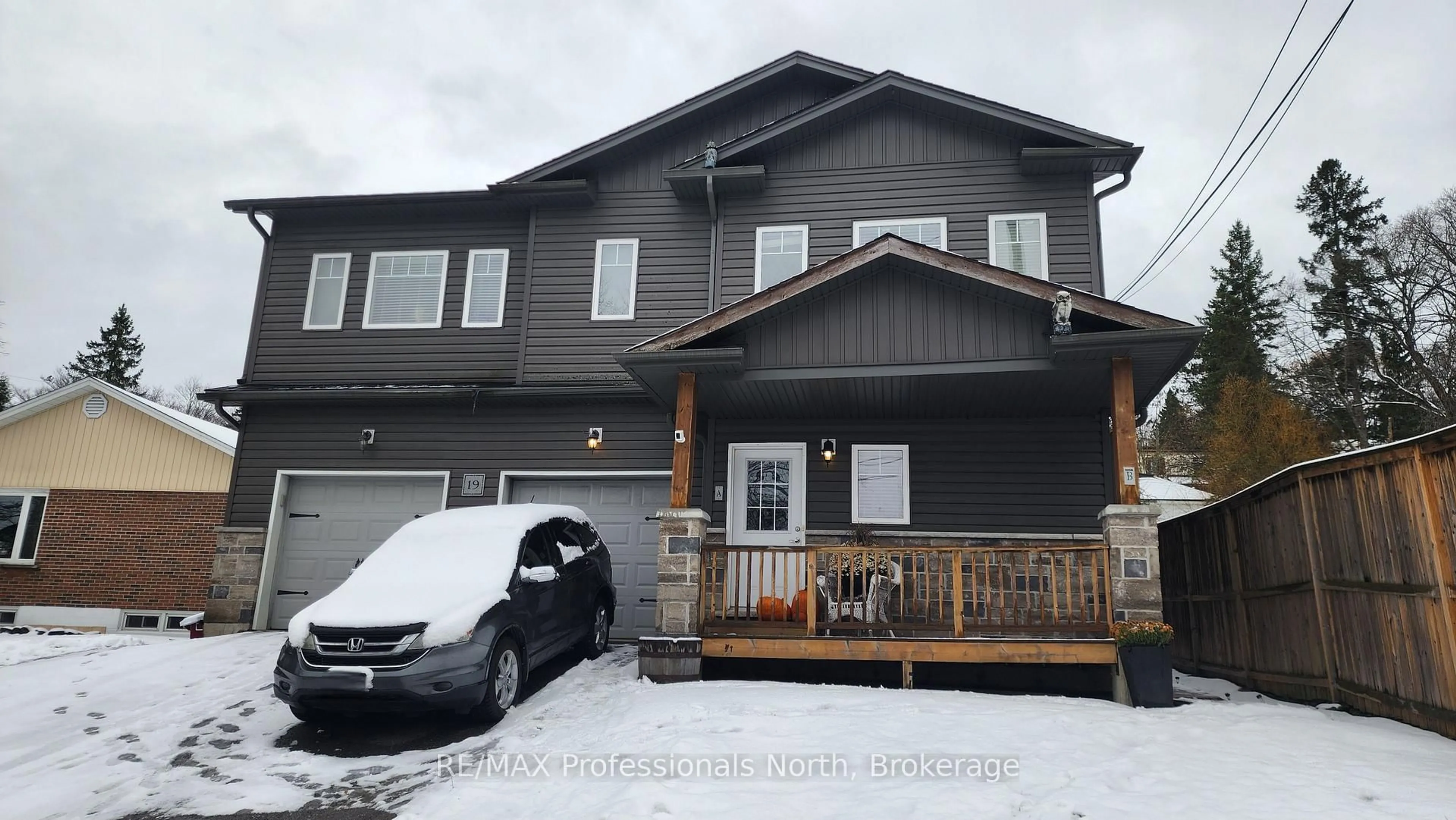 Home with vinyl exterior material, street for 19 Duncan St, Huntsville Ontario P1H 1P6