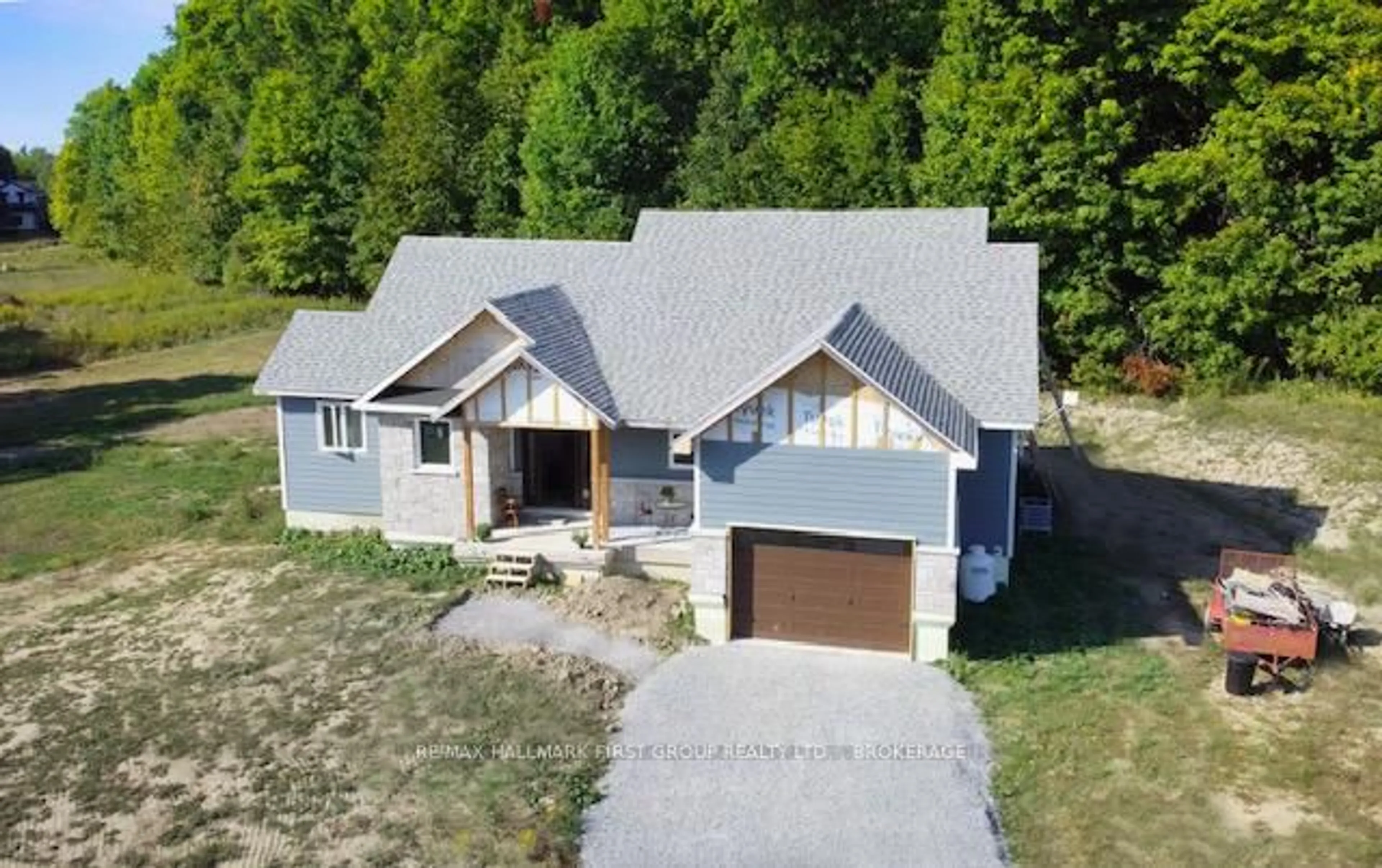 A pic from outside/outdoor area/front of a property/back of a property/a pic from drone, building for 1054 Cranberry Cove Lane, Seeley's Bay Ontario K0H 2N0