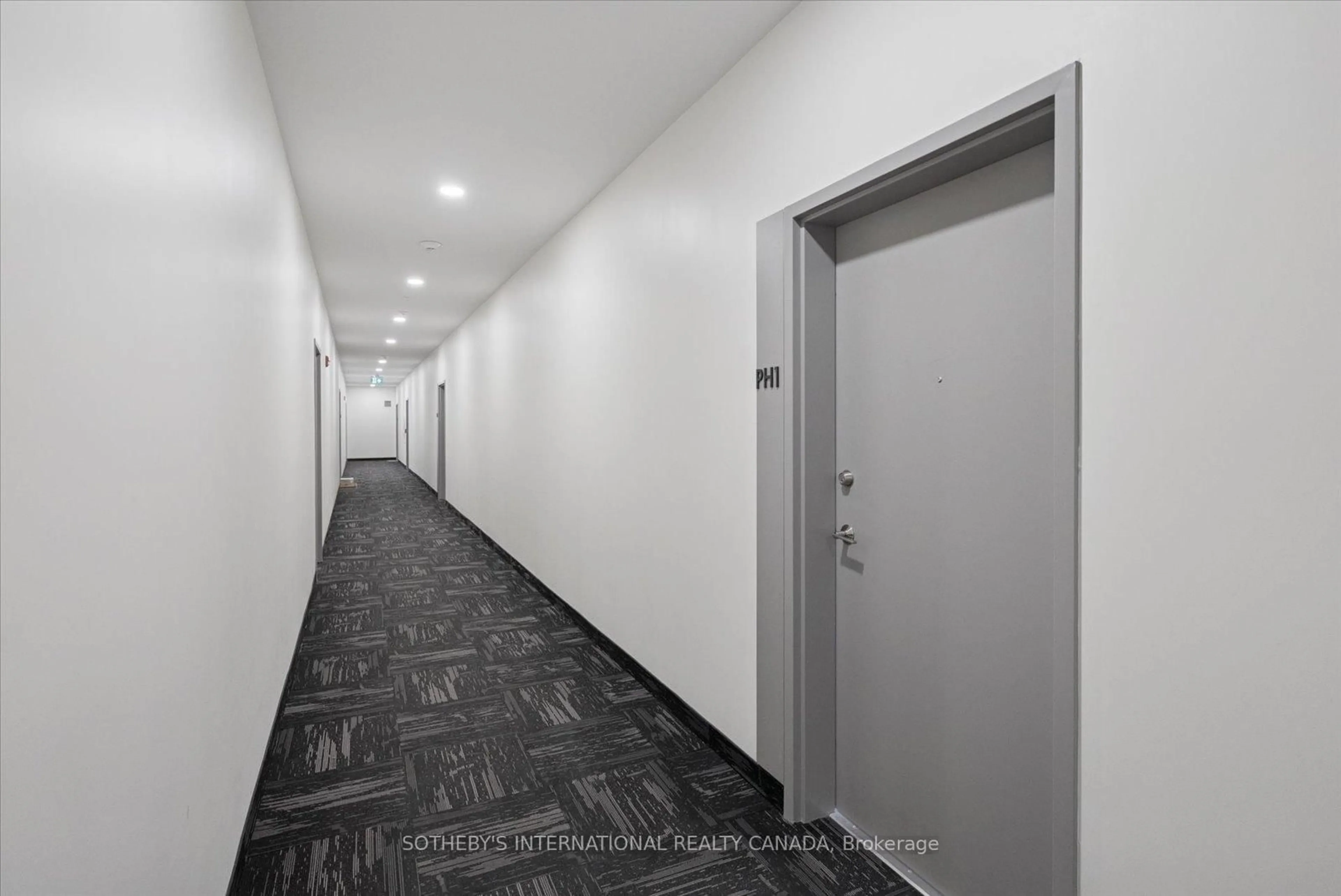 Indoor foyer for 19A West St #Penthouse 1, Kawartha Lakes Ontario K0M 1N0