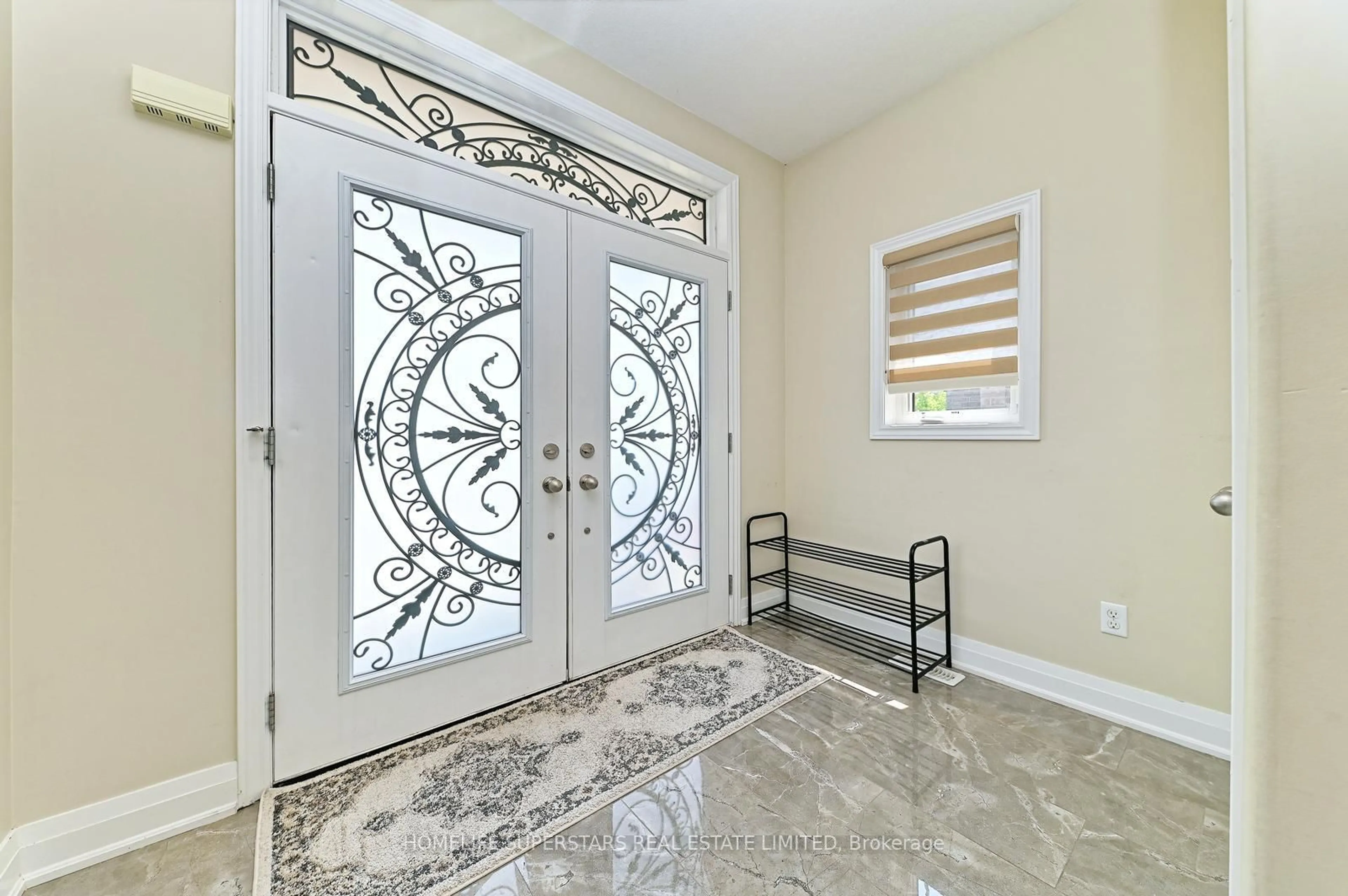 Indoor entryway for 6 Wildflower St, Kitchener Ontario N2P 0G7