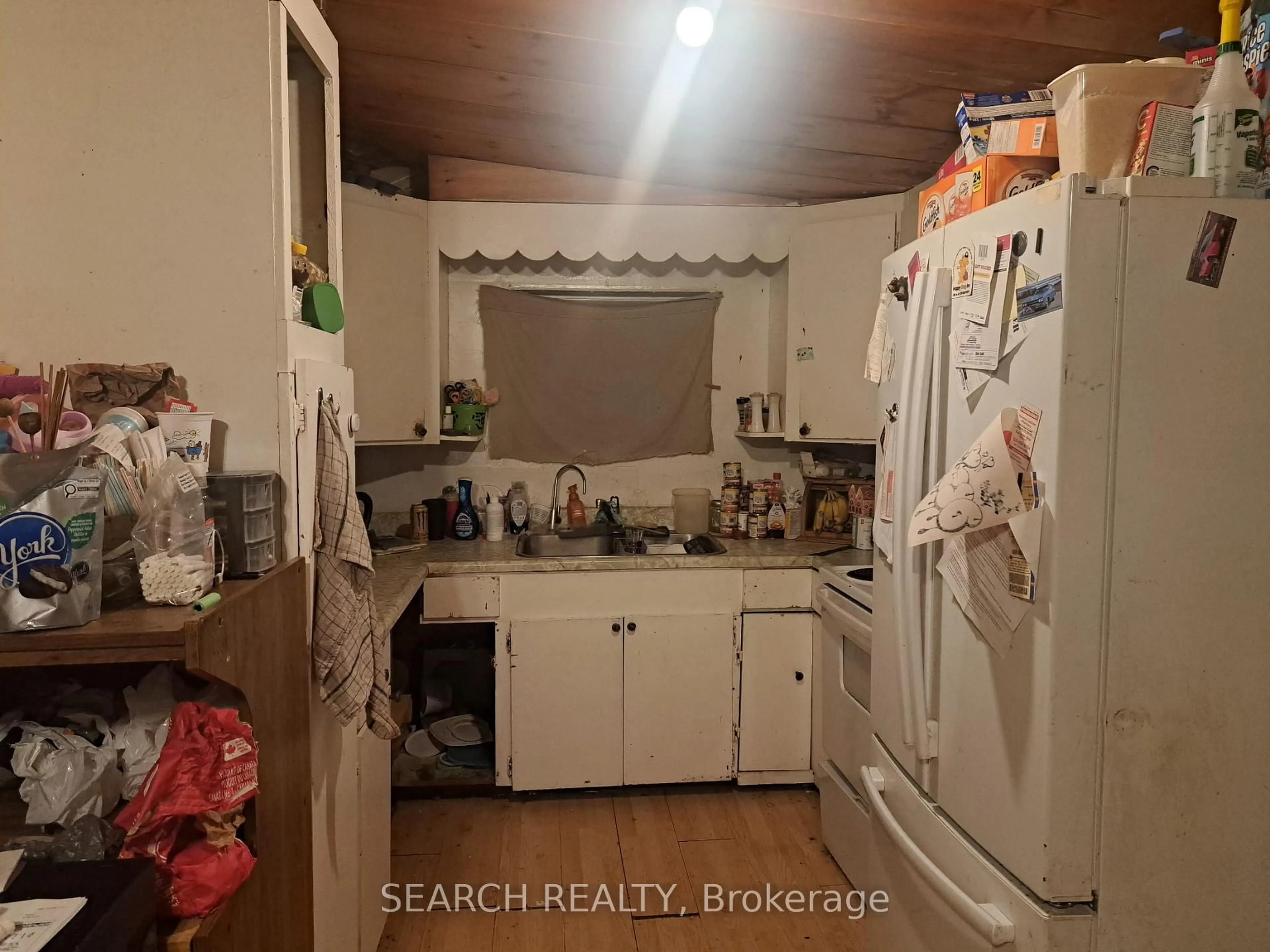 Standard kitchen, unknown for 19 Coleman St, Huron East Ontario N0K 1W0