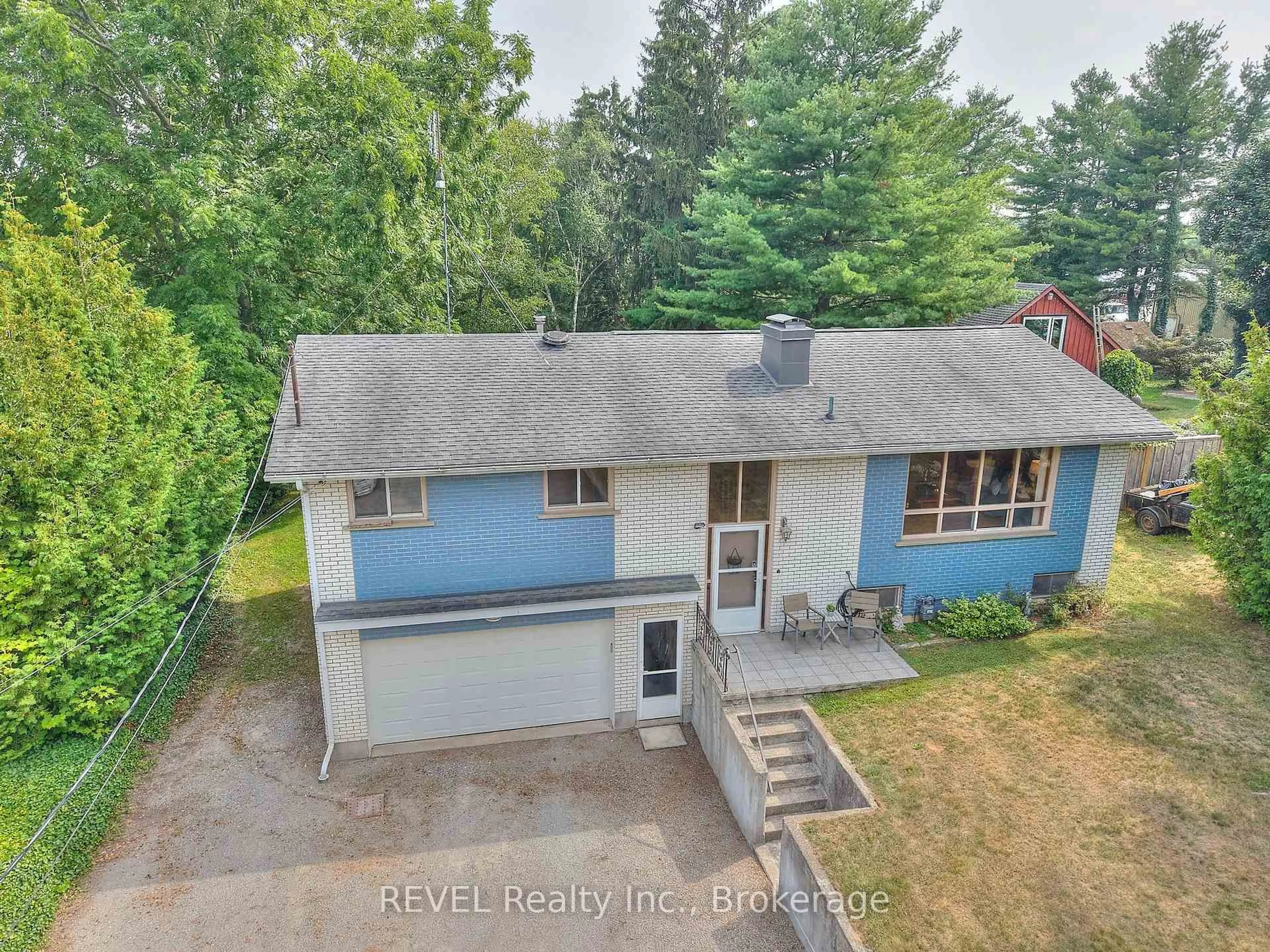 A pic from outside/outdoor area/front of a property/back of a property/a pic from drone, street for 268 Canboro Rd, Pelham Ontario L0S 1M0