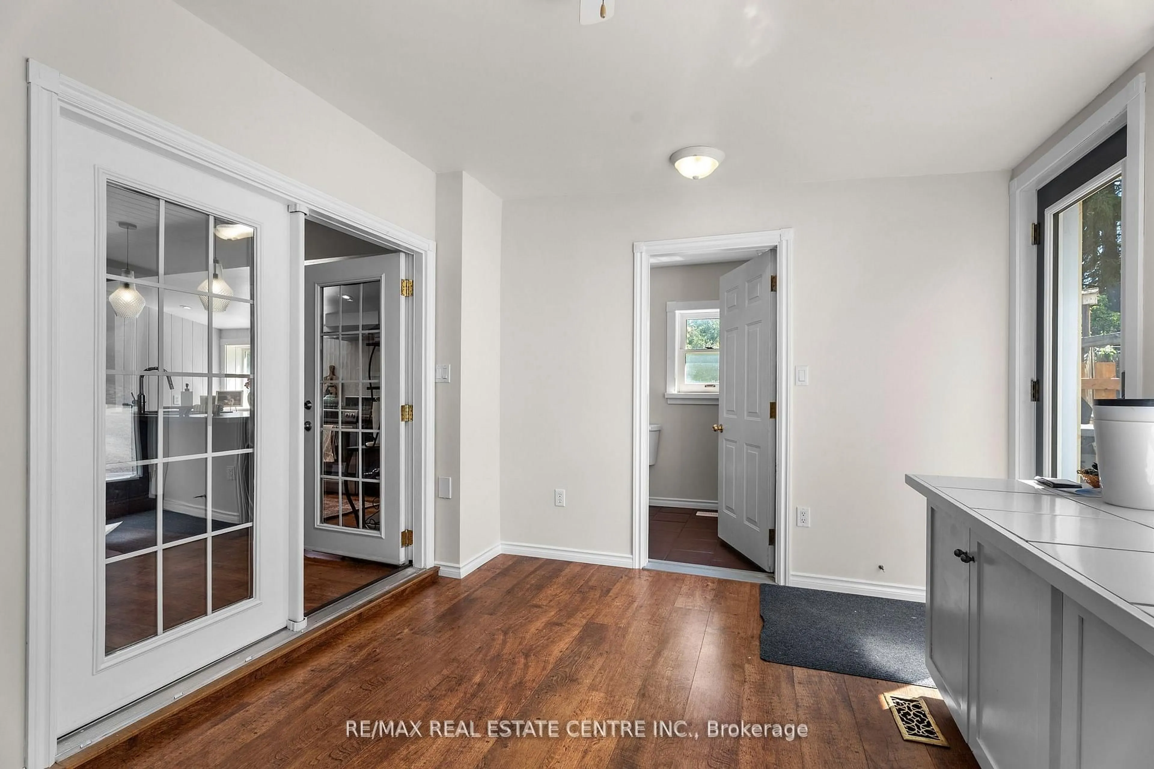 Indoor entryway for 160 Main St, Melancthon Ontario L0N 1J0