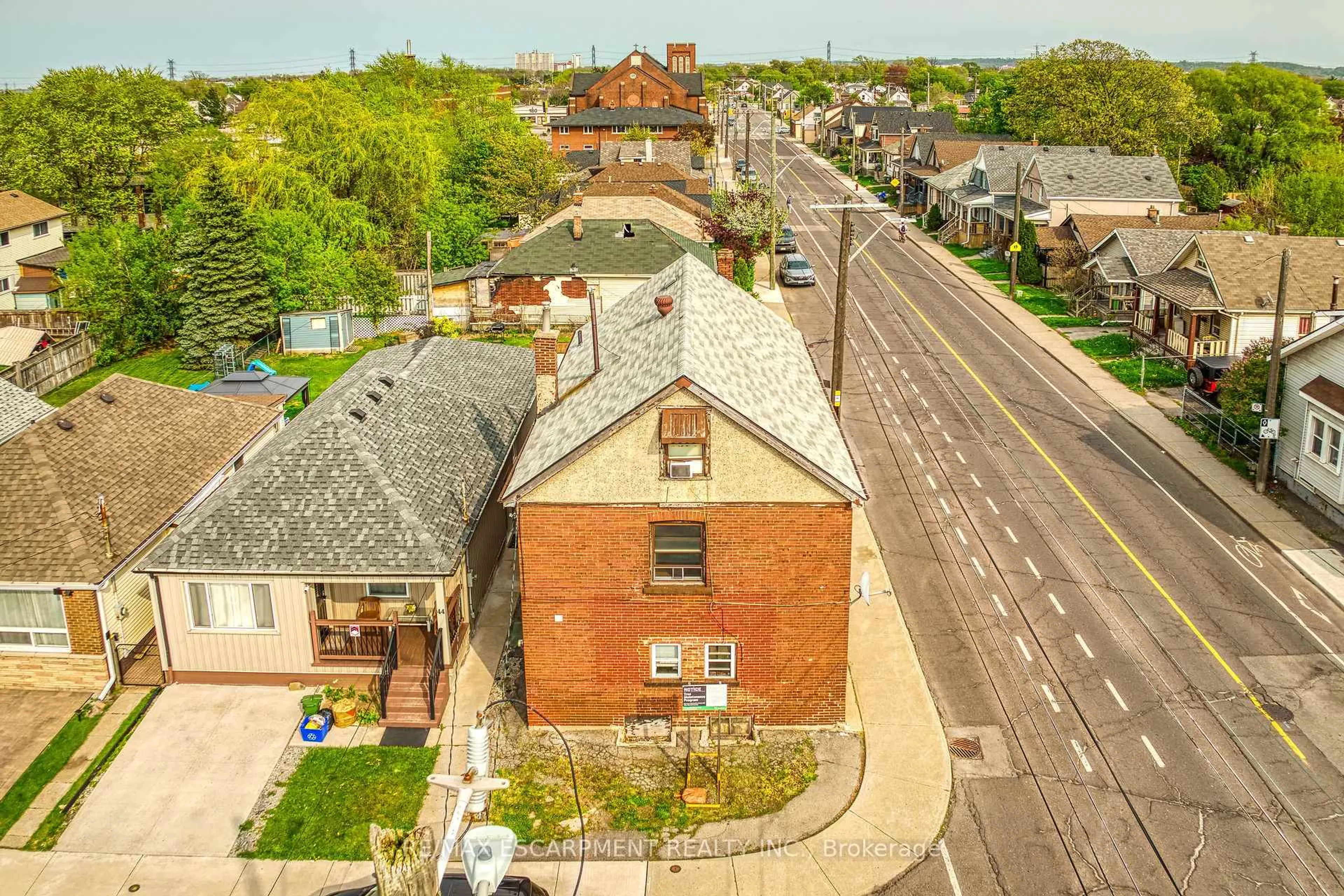 A pic from outside/outdoor area/front of a property/back of a property/a pic from drone, street for 1367 Cannon St, Hamilton Ontario L8H 1W2