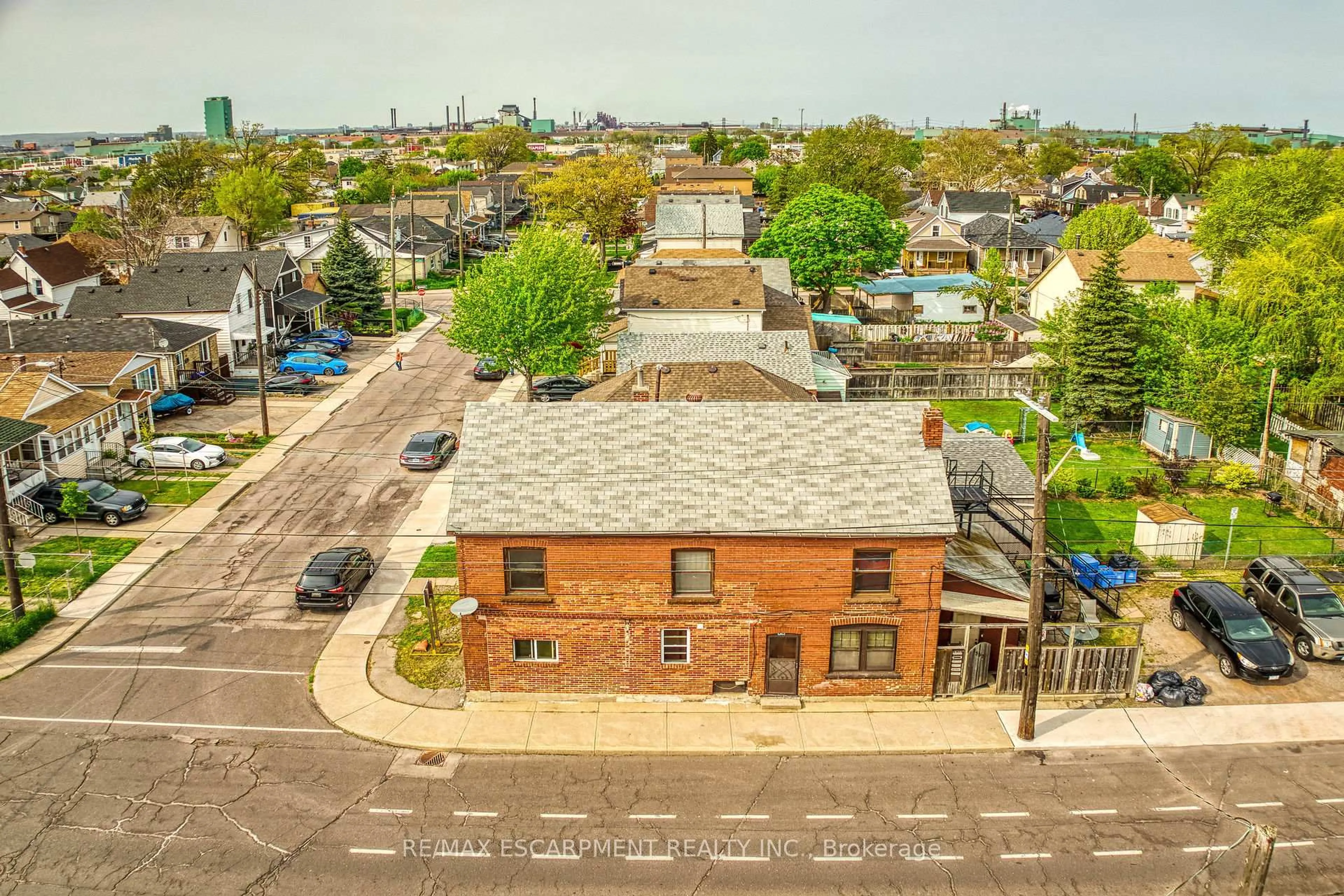 A pic from outside/outdoor area/front of a property/back of a property/a pic from drone, street for 1367 Cannon St, Hamilton Ontario L8H 1W2