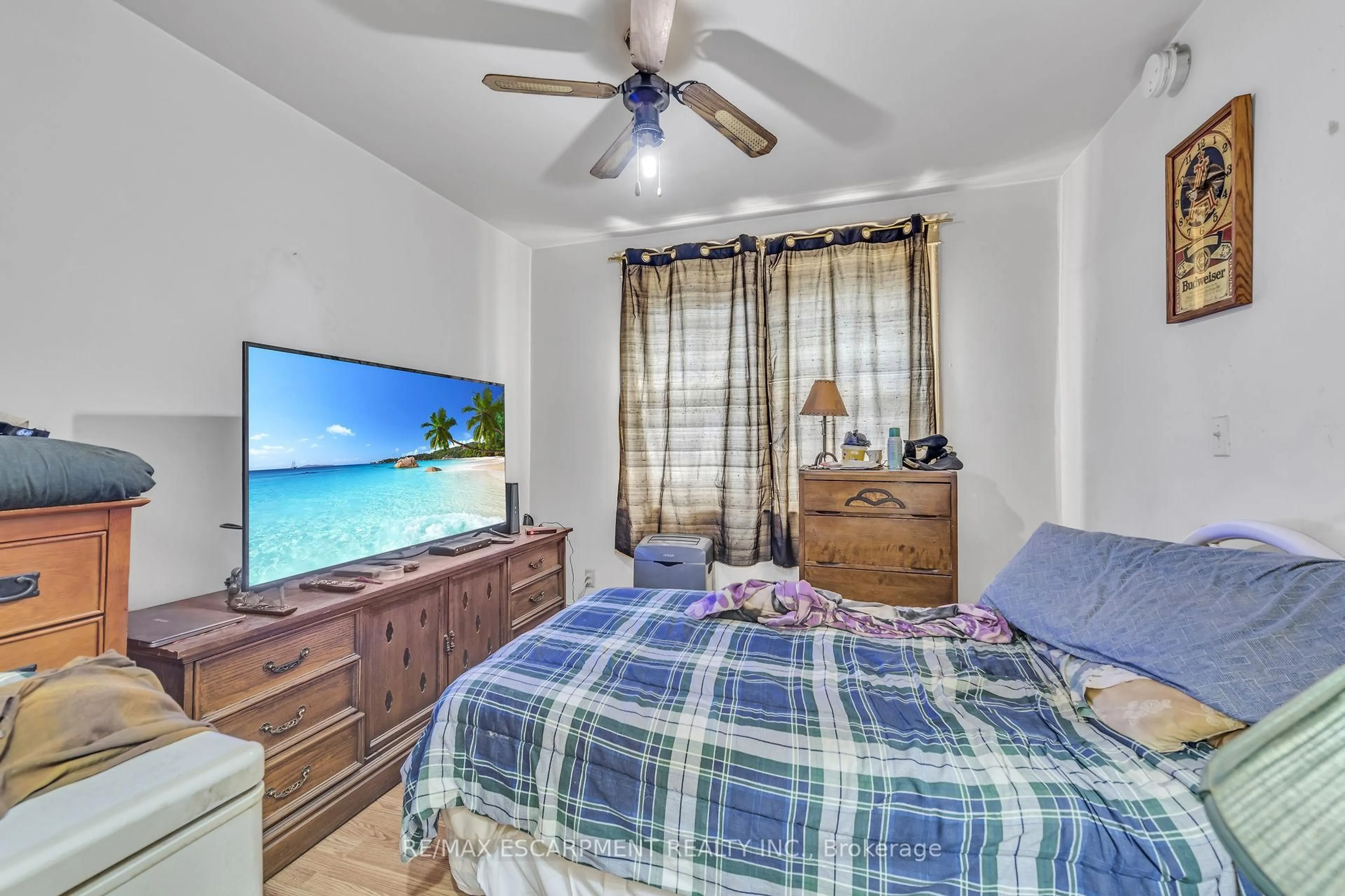 Unknown for 1367 Cannon St, Hamilton Ontario L8H 1W2