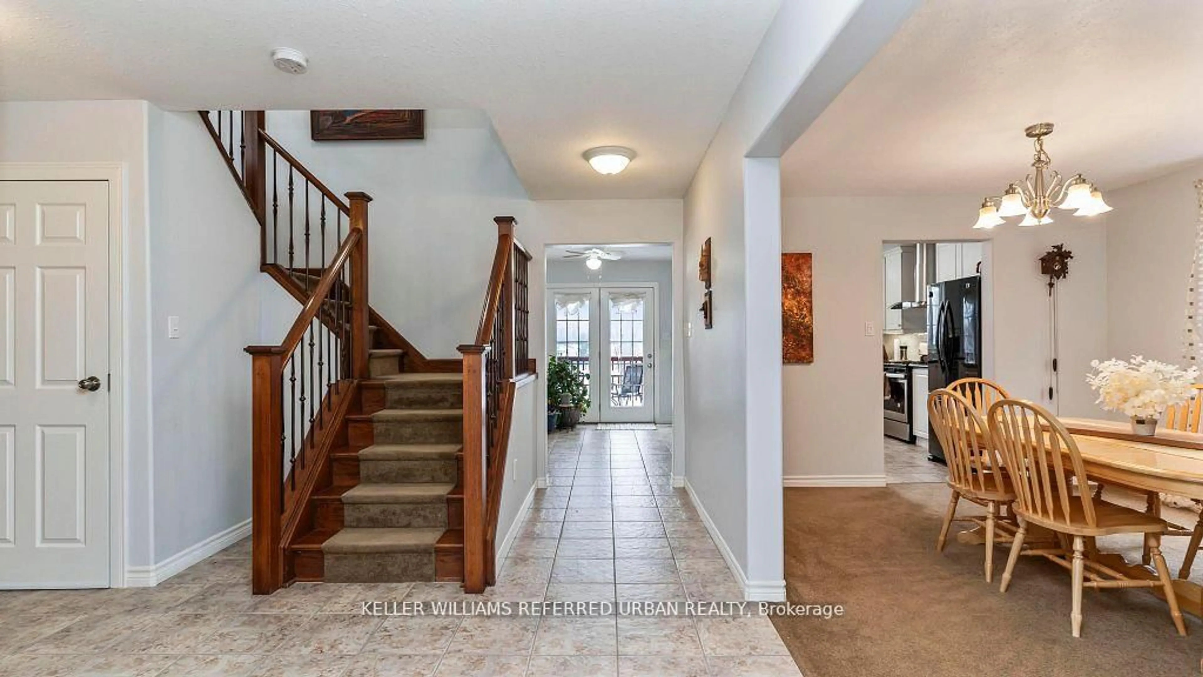 Indoor foyer for 847 Garibaldi Ave, London North Ontario N5X 4J6