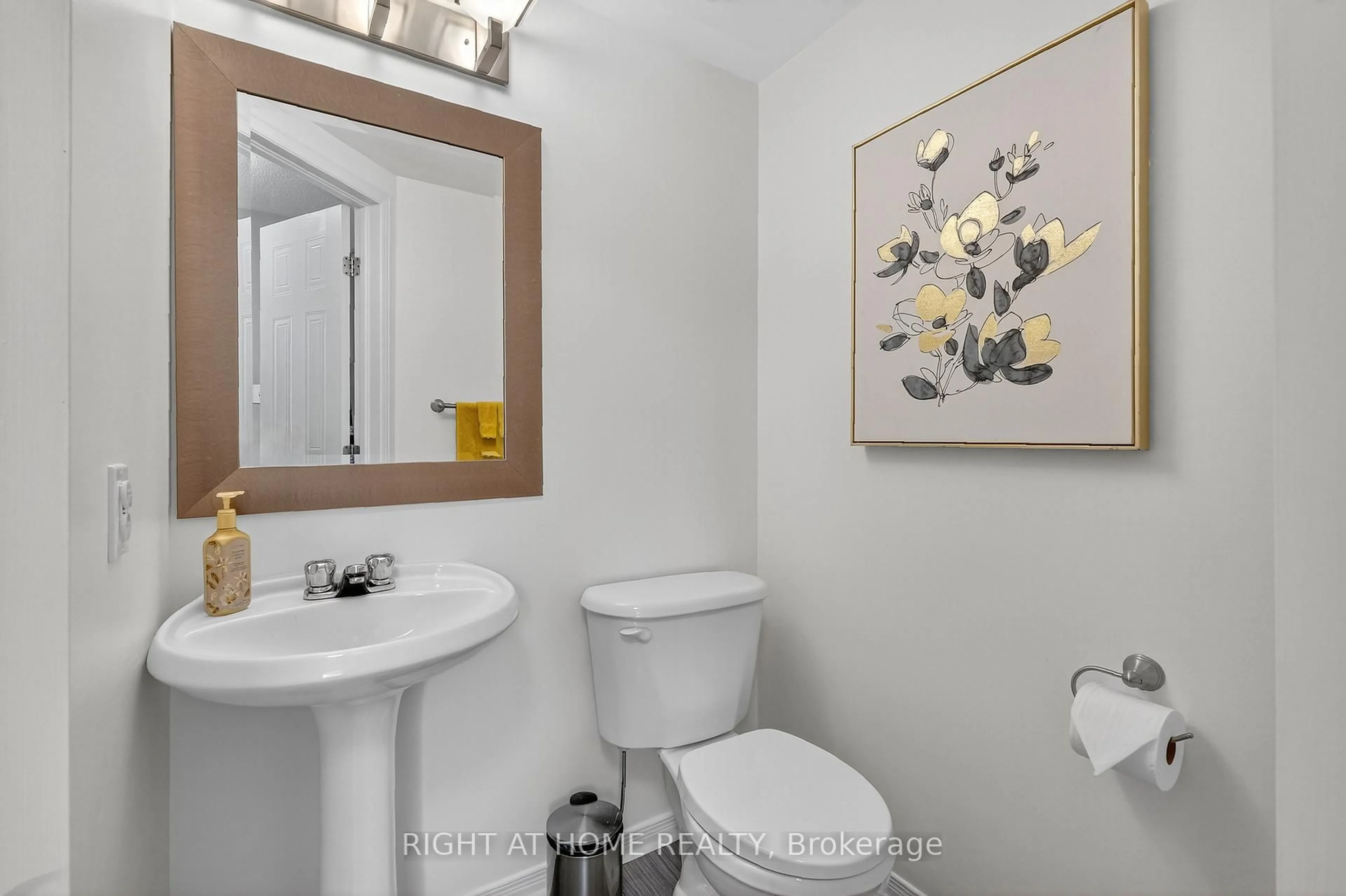 Standard bathroom, ceramic/tile floor for 812 Nesting Way, Orleans Ontario K4A 3X2