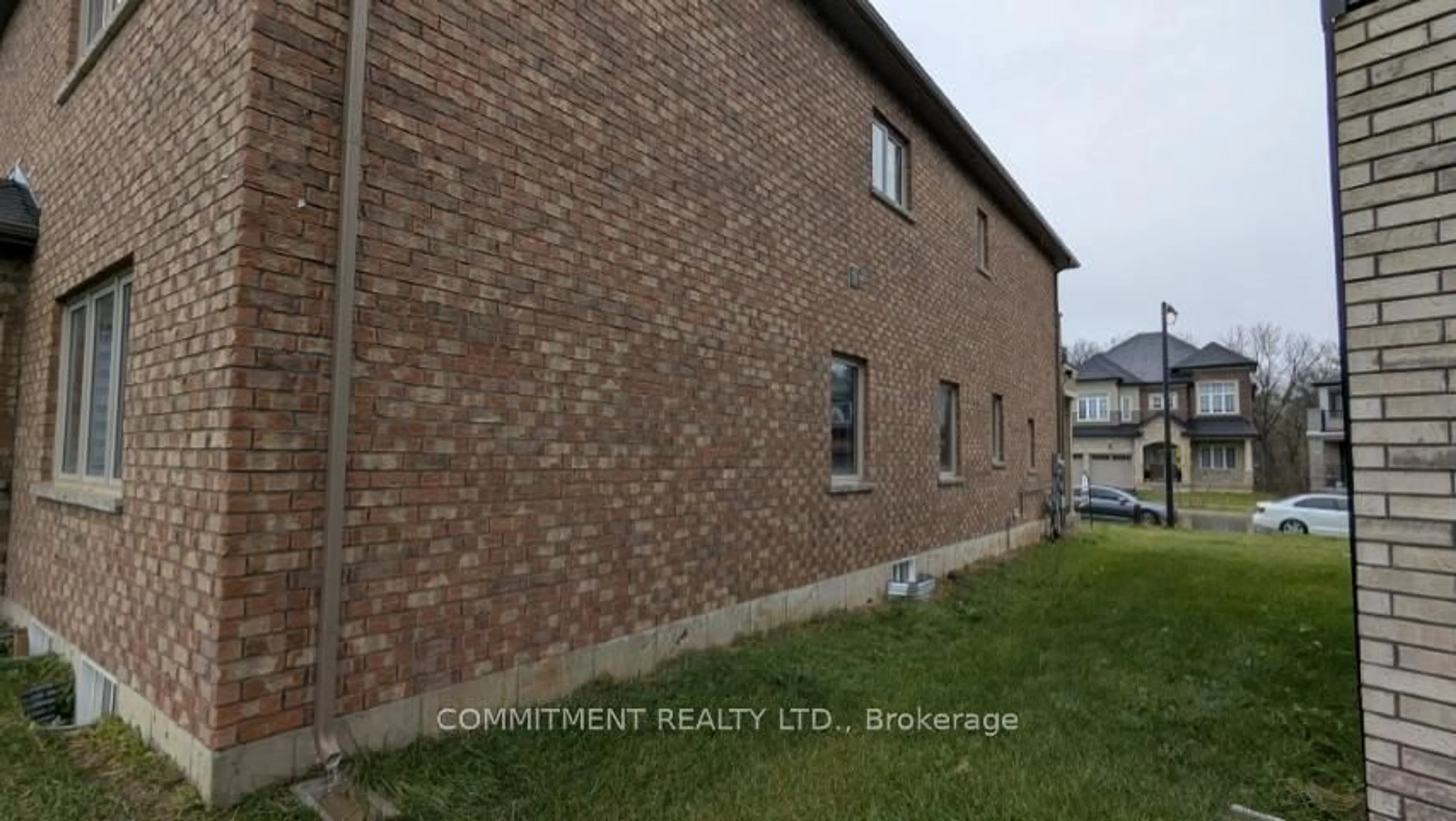 Blurry image for 32 Stauffer Rd, Brantford Ontario M6A 1N3