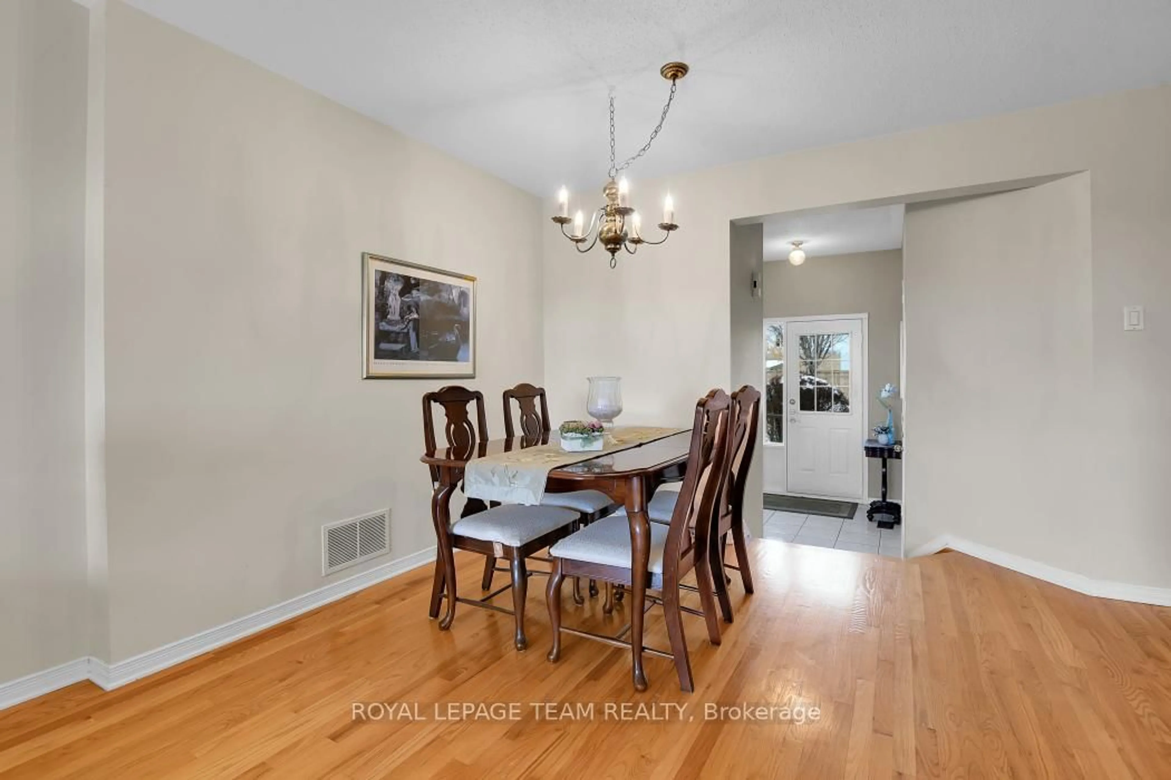 Dining room, unknown for 1584 Cedar Mills Rd, Orleans Ontario K1C 7M1