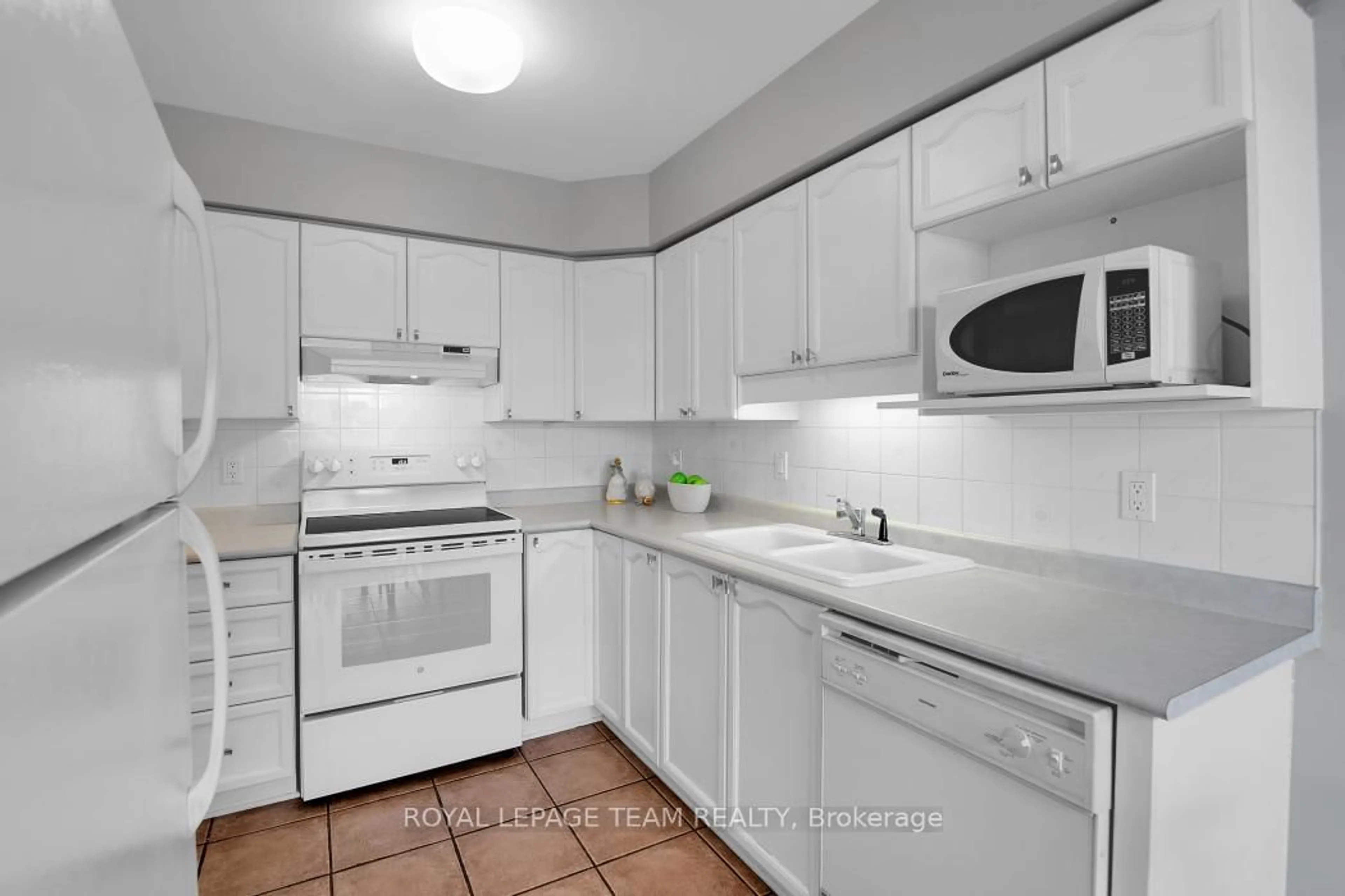 Standard kitchen, unknown for 1584 Cedar Mills Rd, Orleans Ontario K1C 7M1