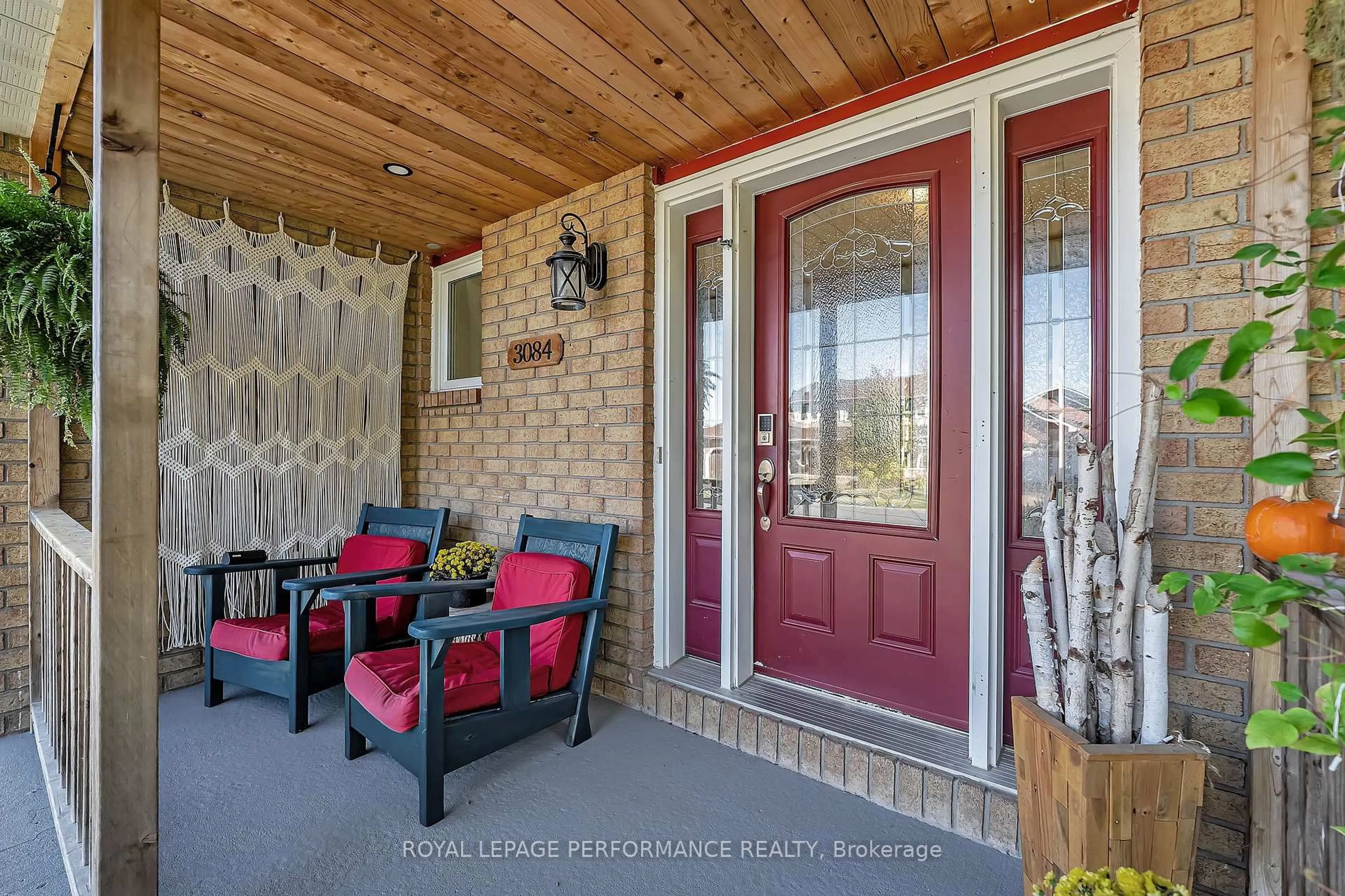 Indoor entryway for 3084 Lemay Circ, Clarence-Rockland Ontario K4K 1A9