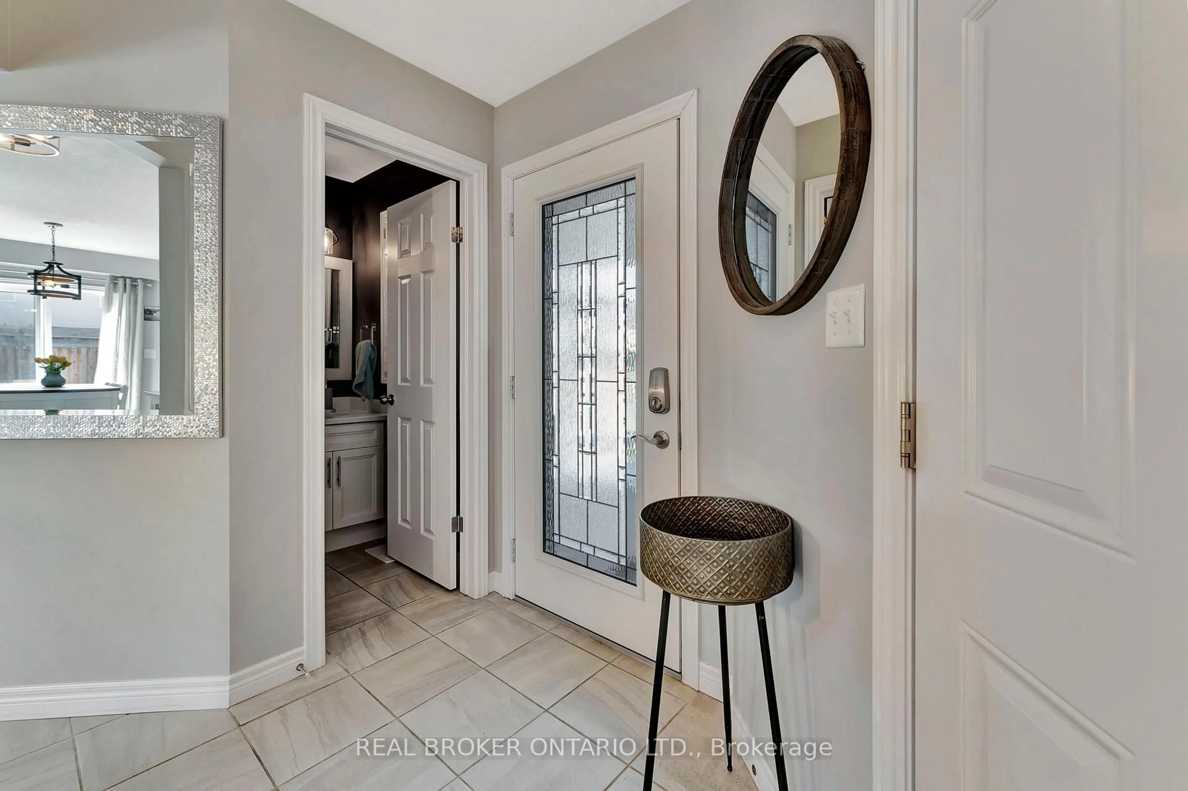 Indoor entryway for 3 Crawford Pl, Brant Ontario N3L 0A6