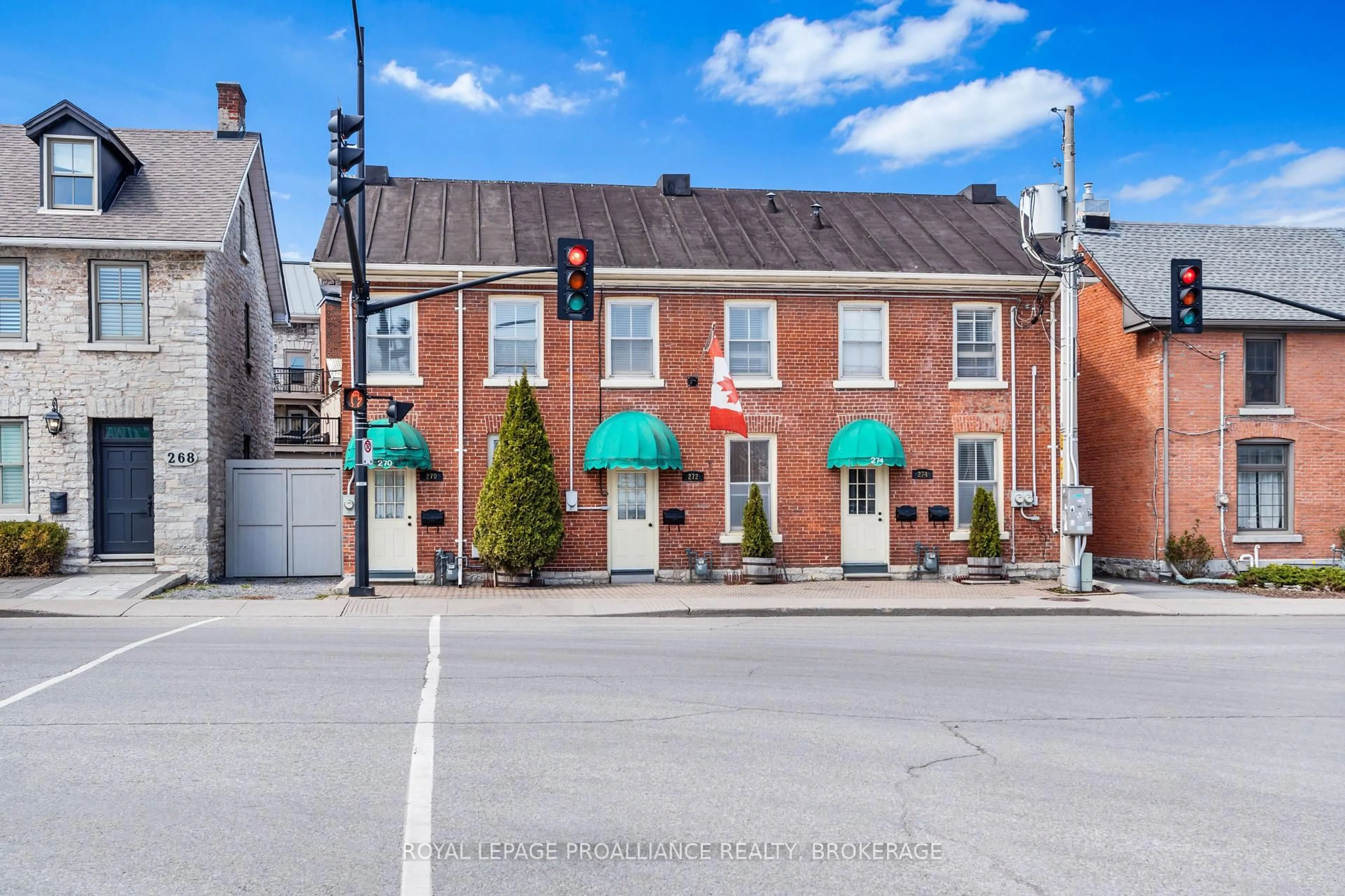 A pic from outside/outdoor area/front of a property/back of a property/a pic from drone, street for 270 Wellington St, Kingston Ontario K7K 2Z1