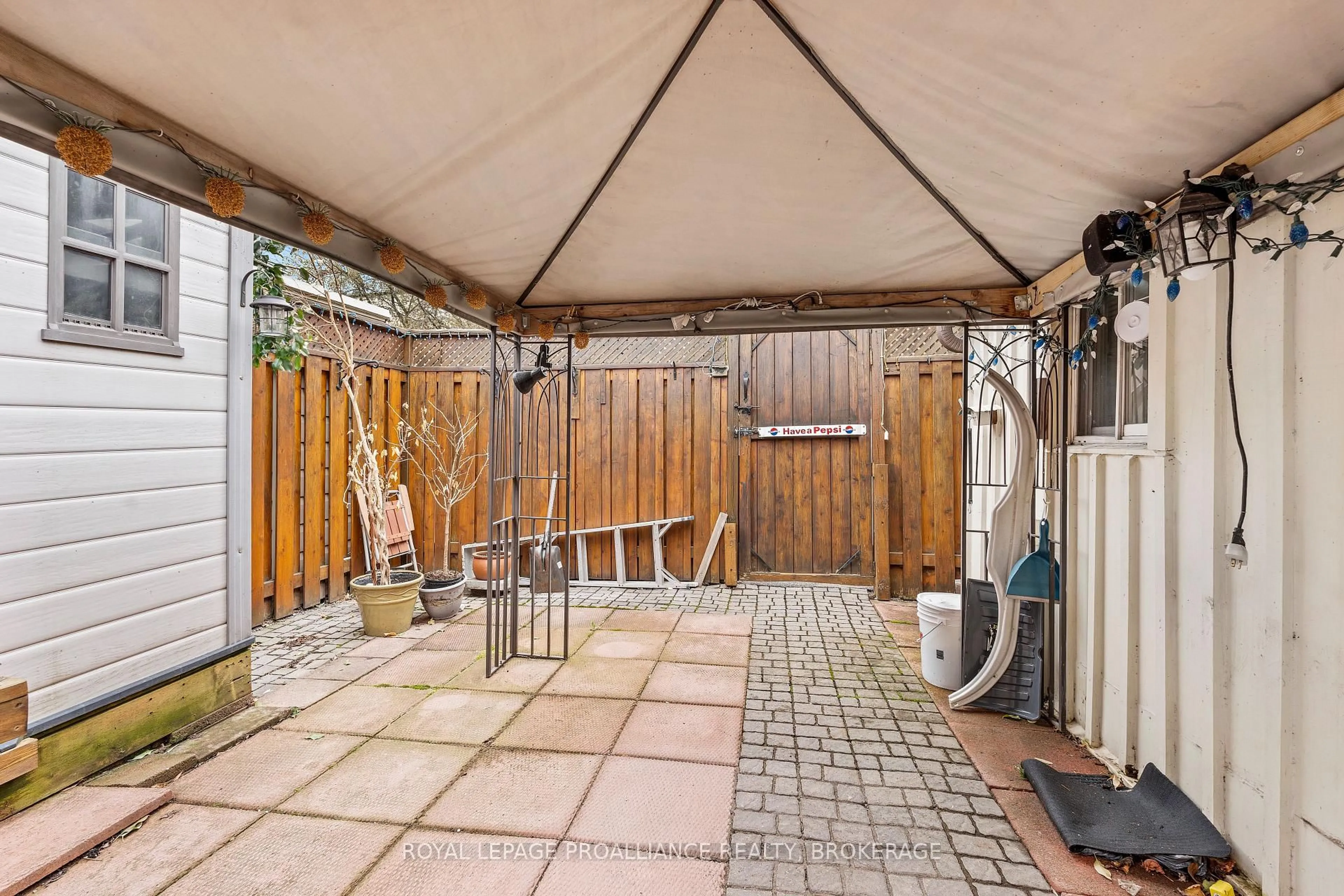 Patio, street for 270 Wellington St, Kingston Ontario K7K 2Z1