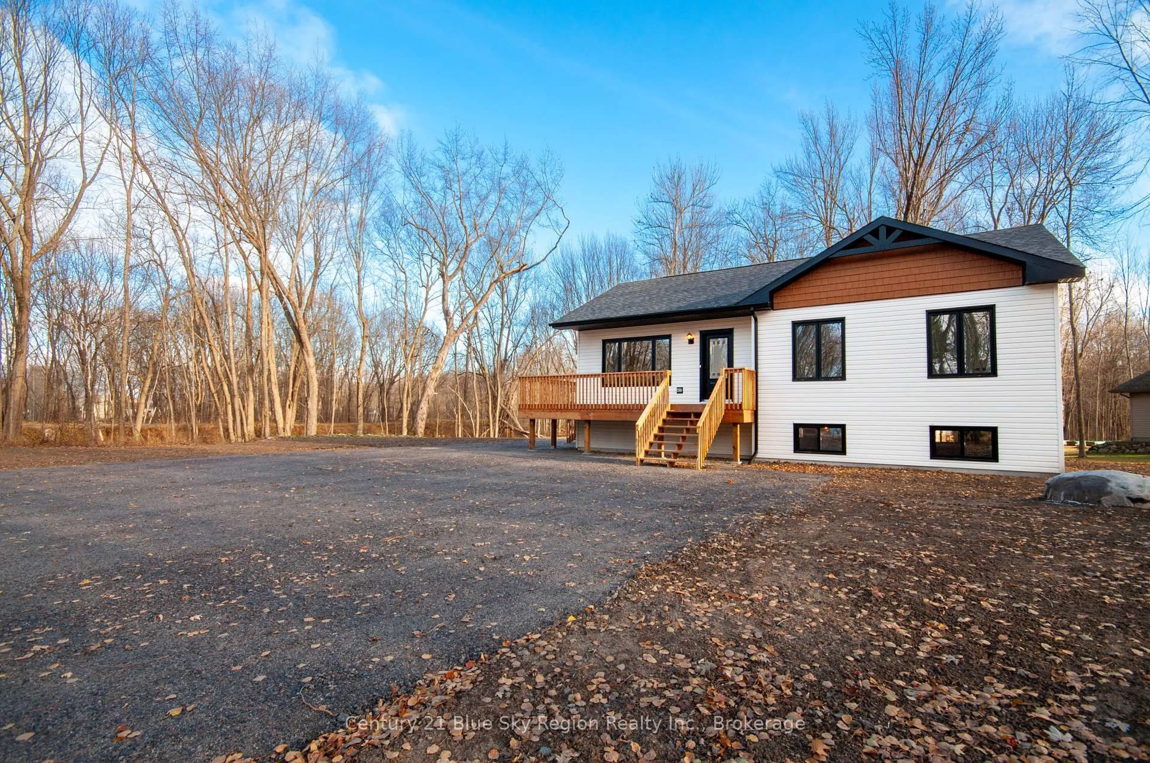 Unknown for 335 WALTONIAN Dr, Callander Ontario P0H 1H0