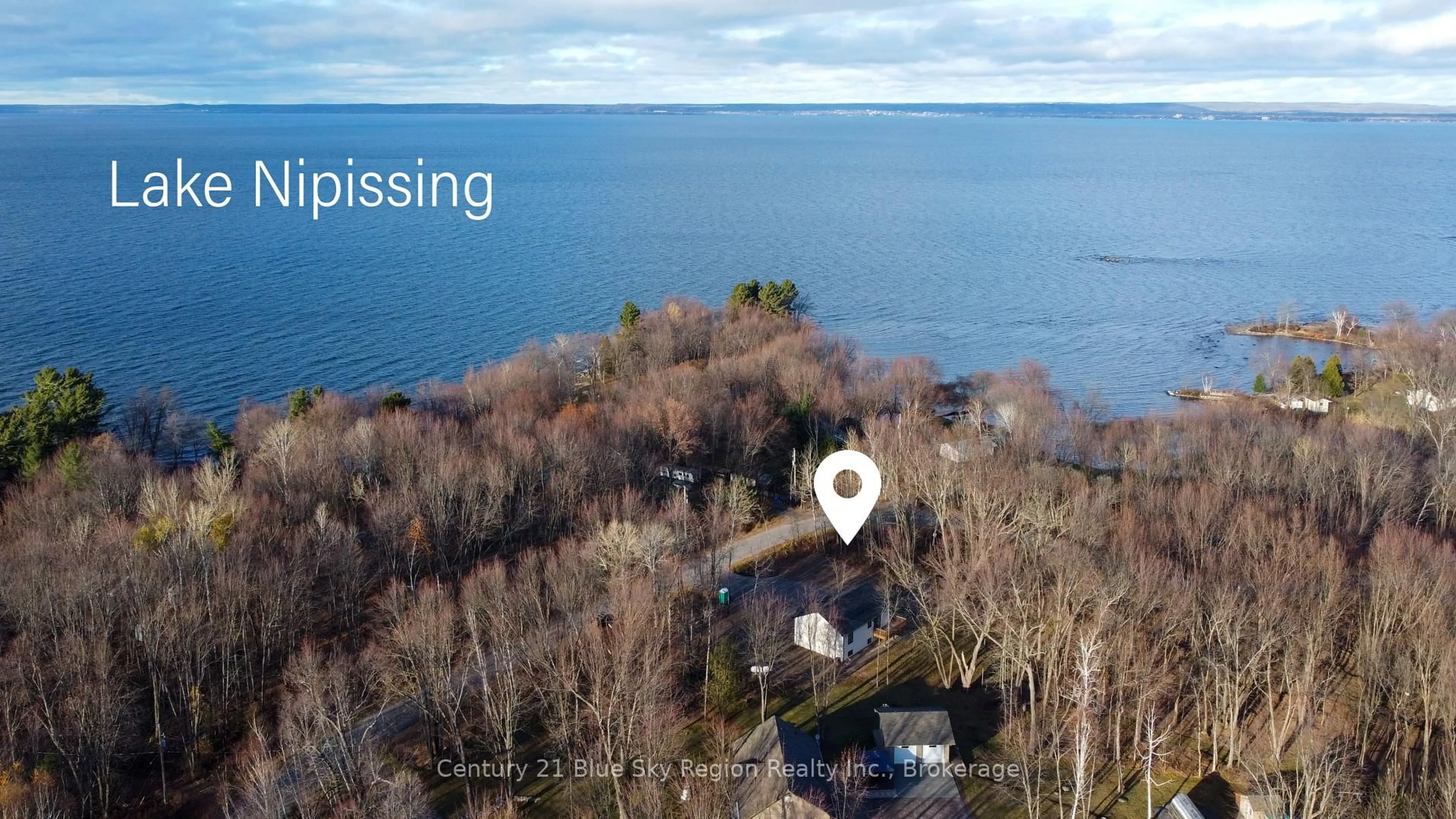 A pic from outside/outdoor area/front of a property/back of a property/a pic from drone, water/lake/river/ocean view for 335 WALTONIAN Dr, Callander Ontario P0H 1H0