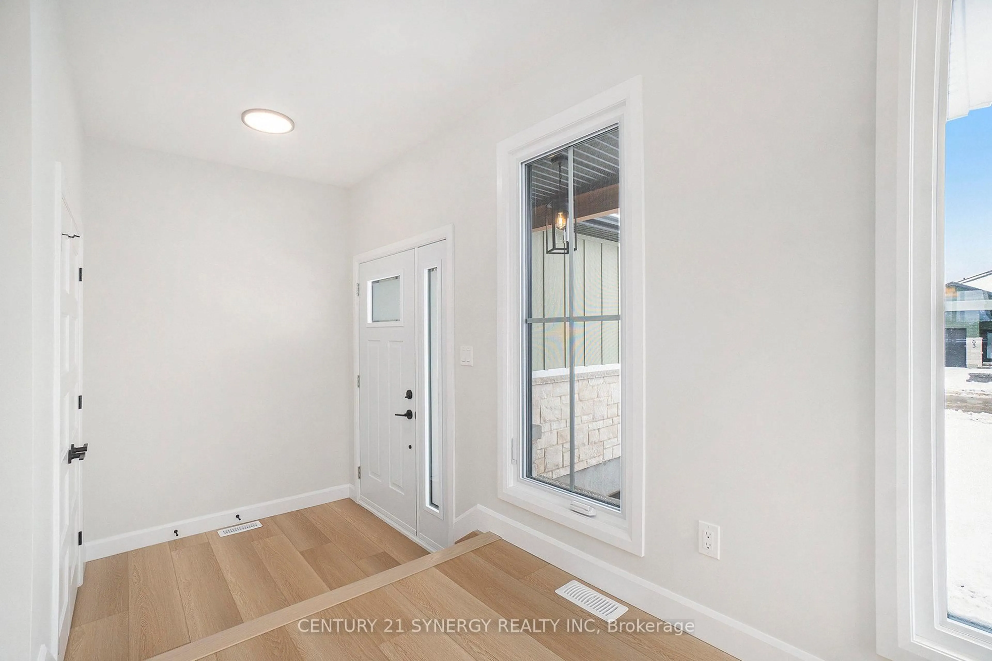 Indoor entryway for 64 HELEN St, North Stormont Ontario K0A 1R0