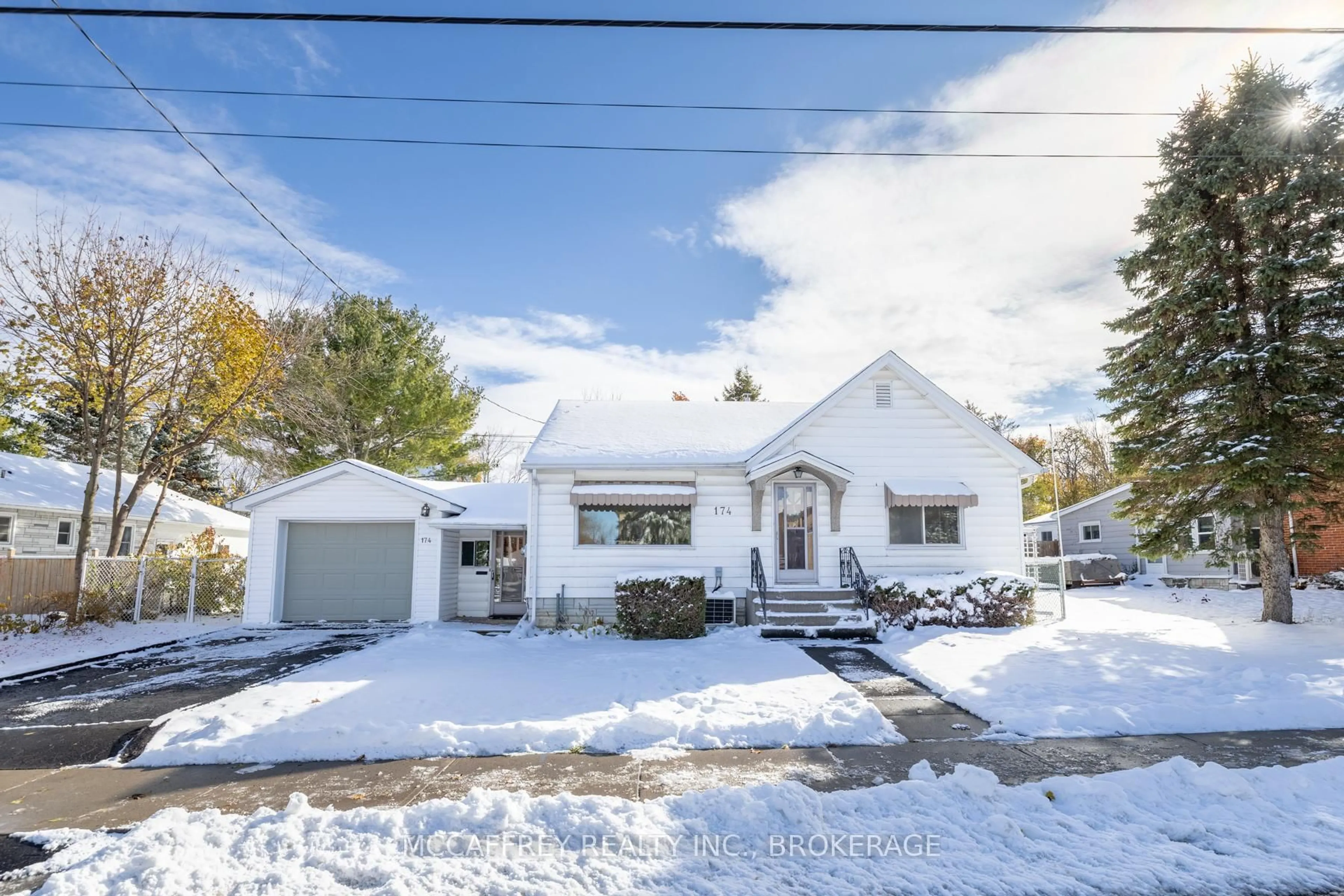 A pic from outside/outdoor area/front of a property/back of a property/a pic from drone, street for 174 Thomas St, Greater Napanee Ontario K7R 2H5