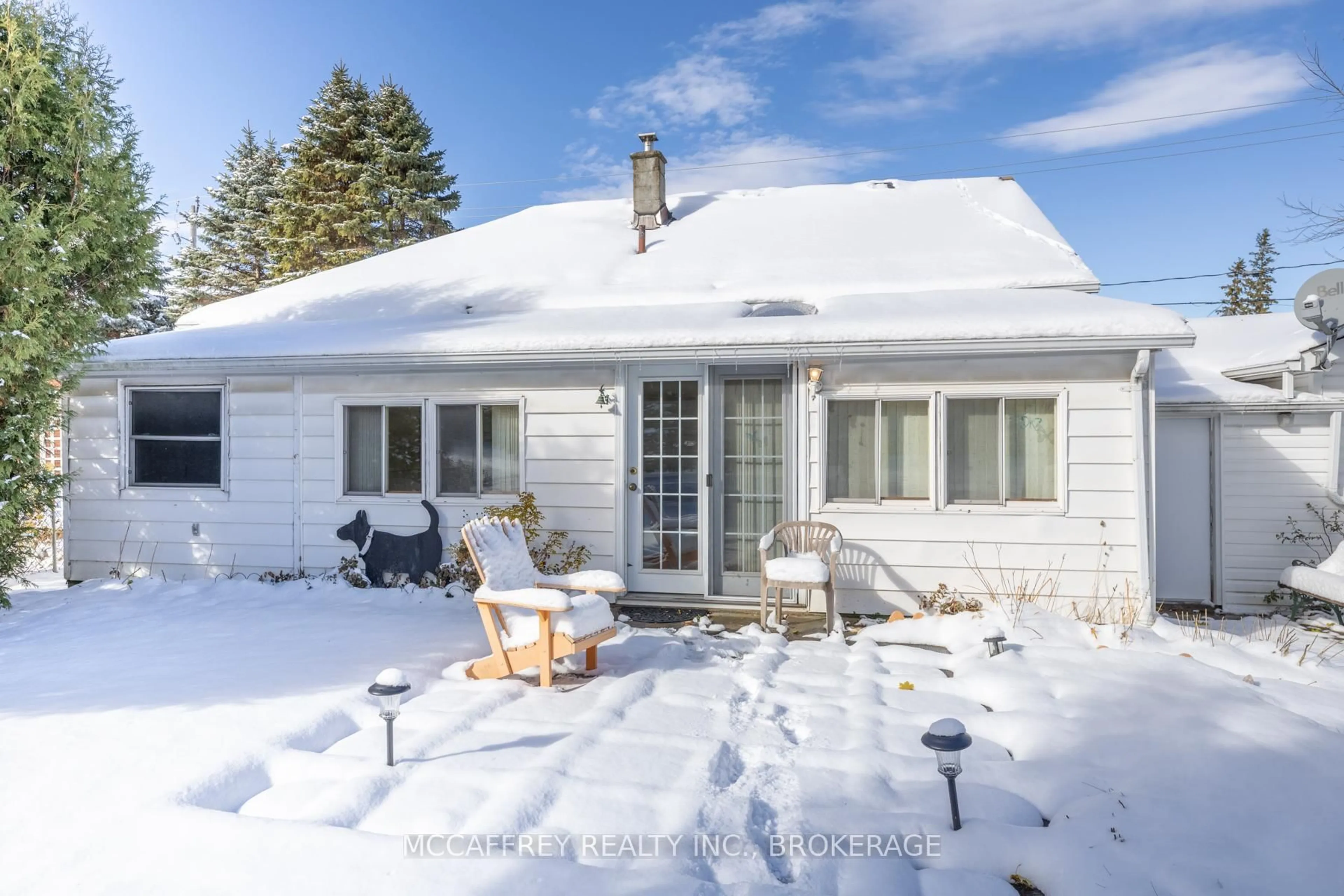 Patio, street for 174 Thomas St, Greater Napanee Ontario K7R 2H5