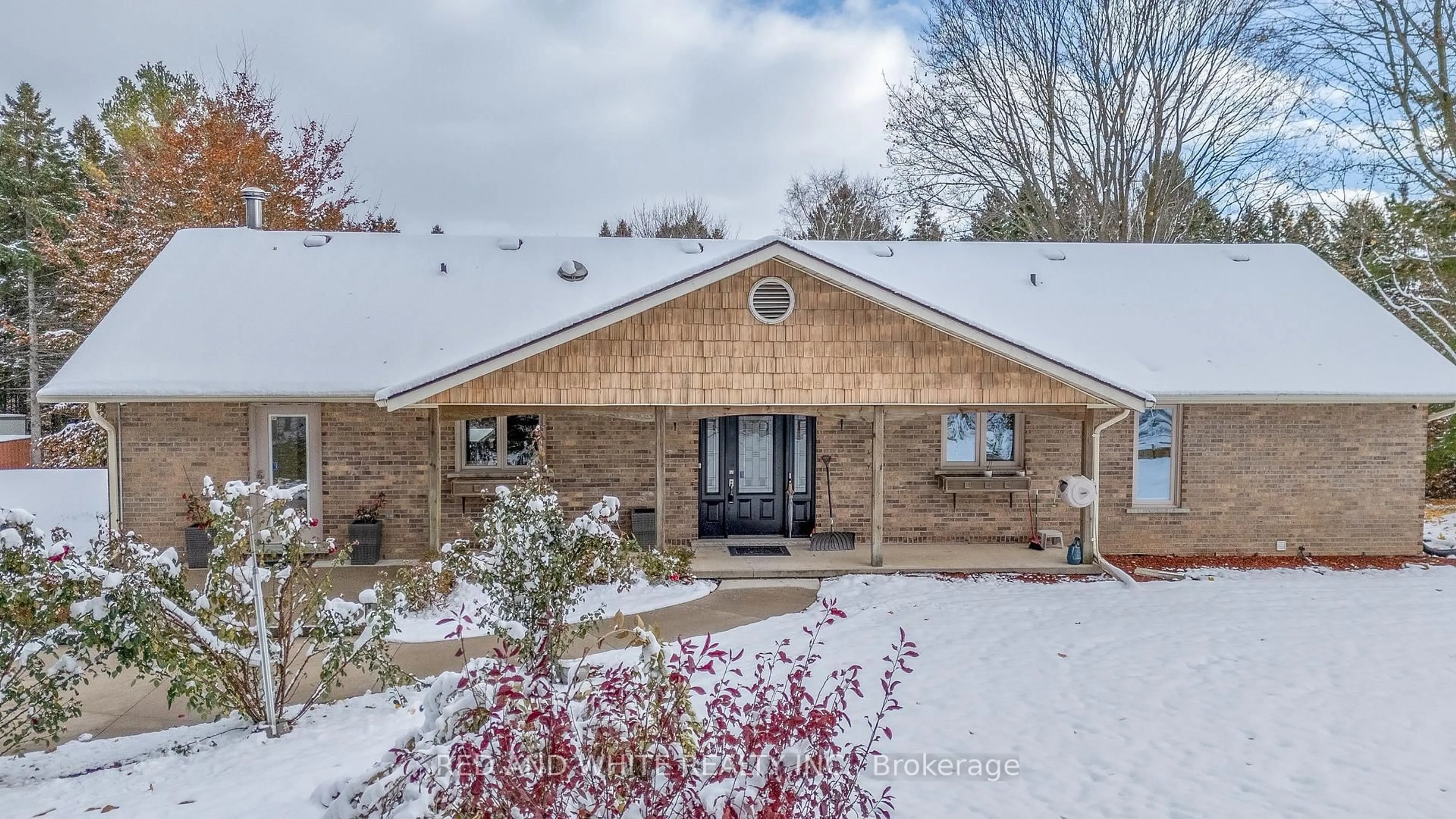 Home with brick exterior material, unknown for 434869 Zorra Line, South-West Oxford Ontario N0J 1A0