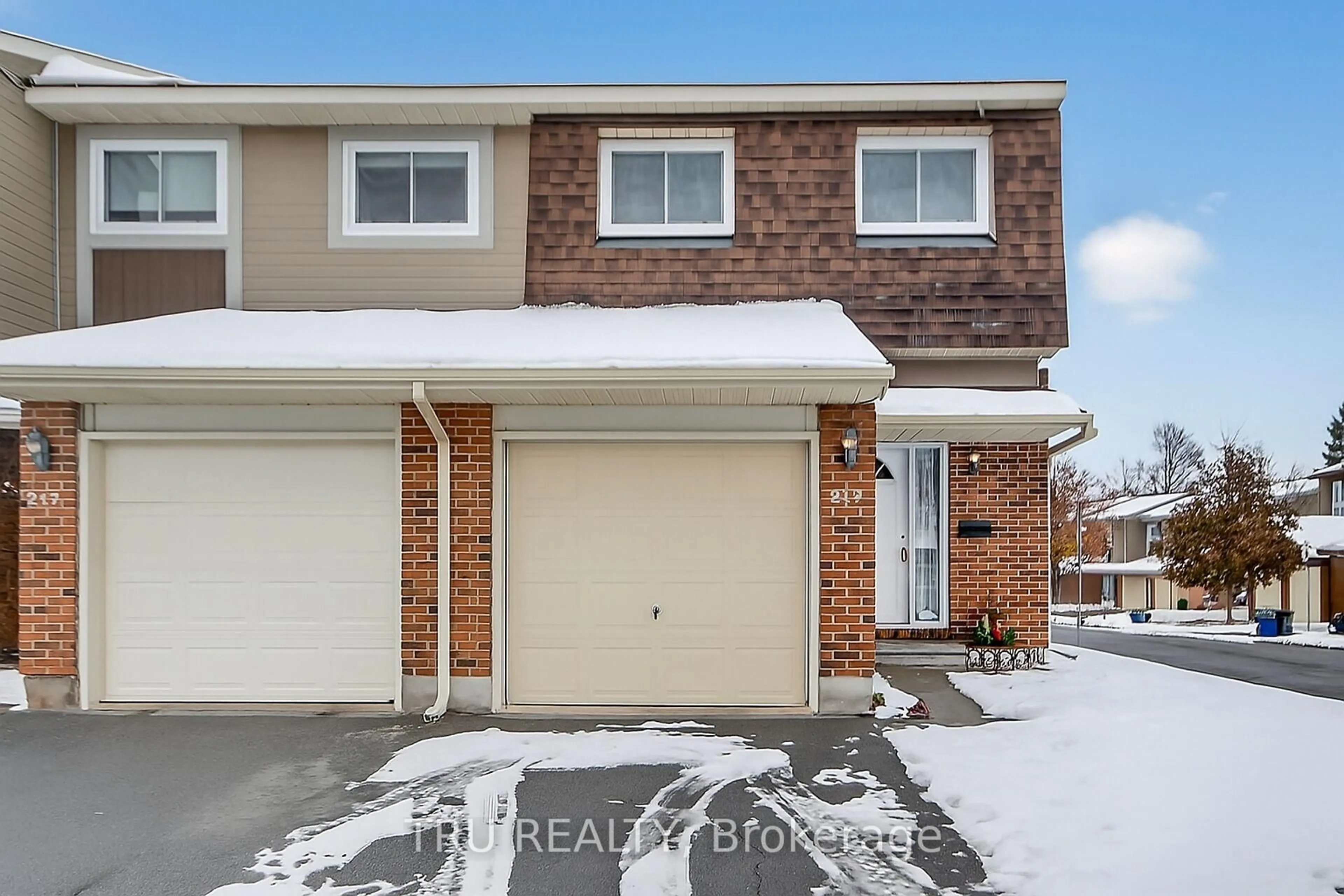 Unknown for 215 Temby Private #82, Ottawa Ontario K1T 2W1