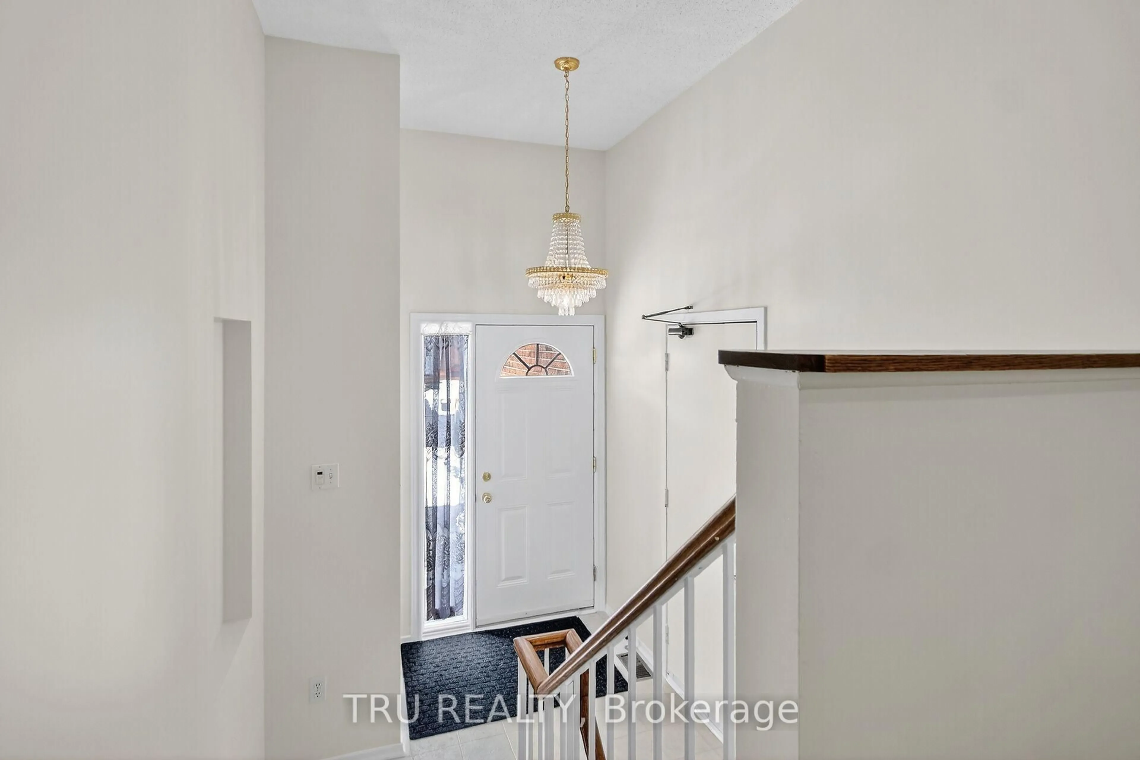 Indoor entryway for 215 Temby Private #82, Ottawa Ontario K1T 2W1