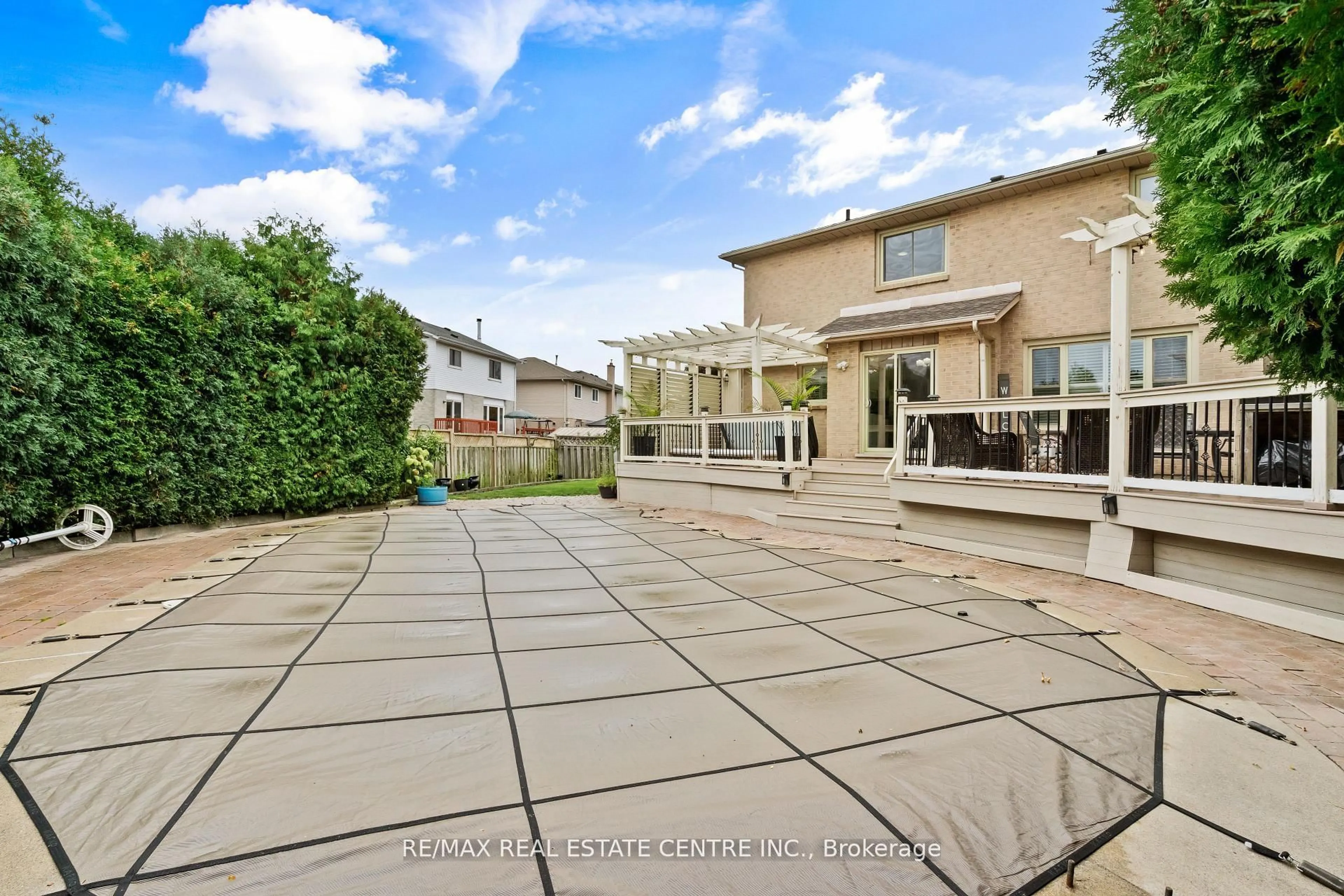 Patio, street for 20 Driftwood Pl, Hamilton Ontario L8J 2N7
