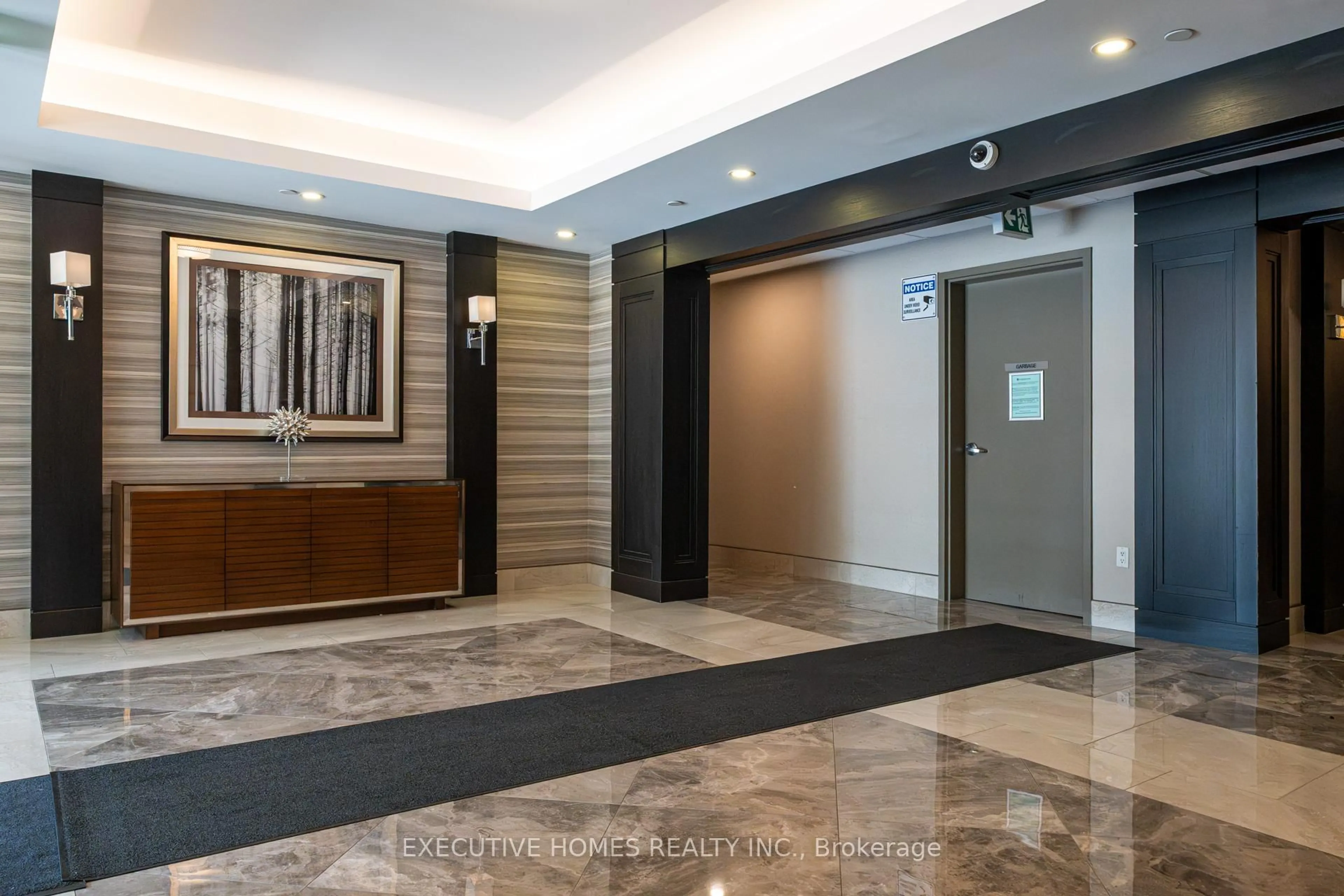 Indoor foyer for 101 SHOREVIEW Pl #327, Hamilton Ontario L8E 0K2